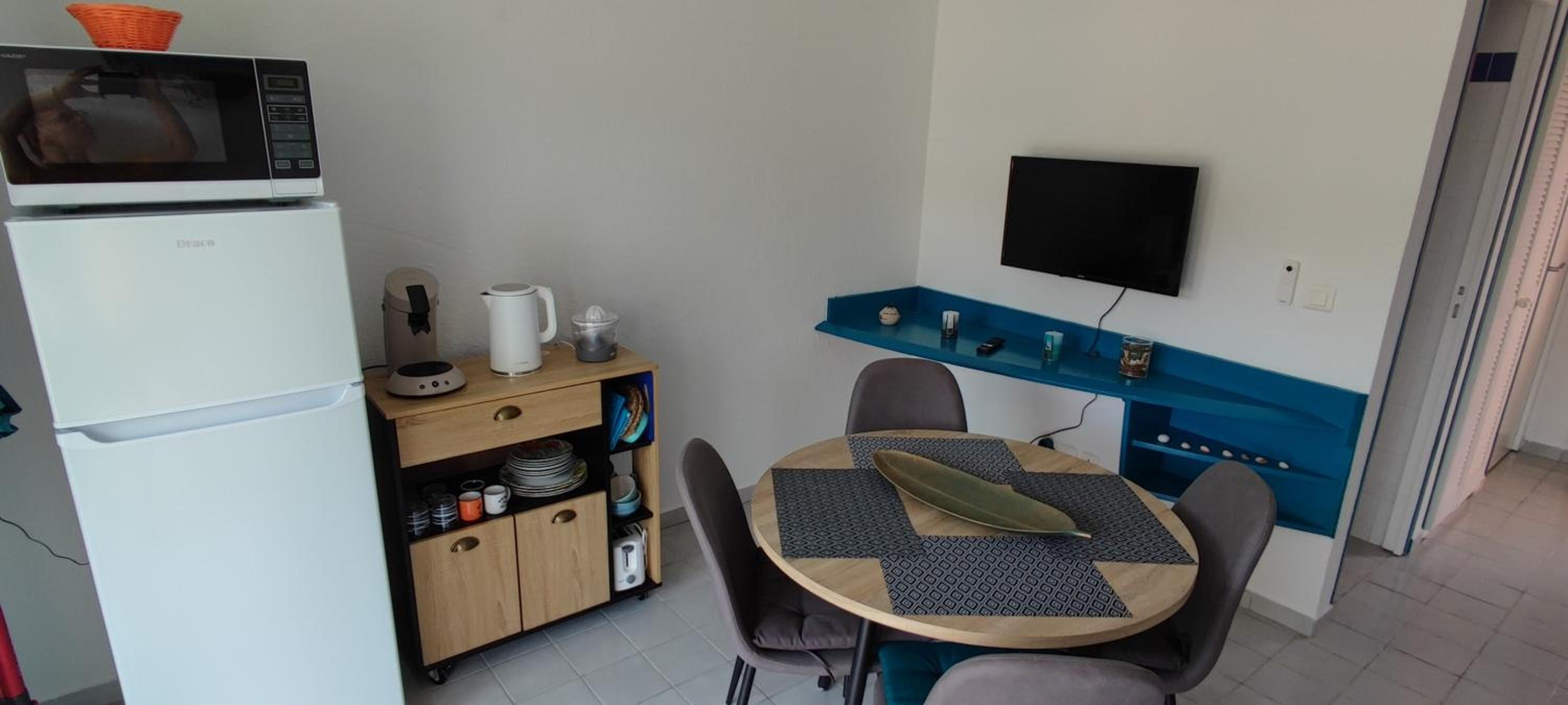 Apartment with Balcony photo 3