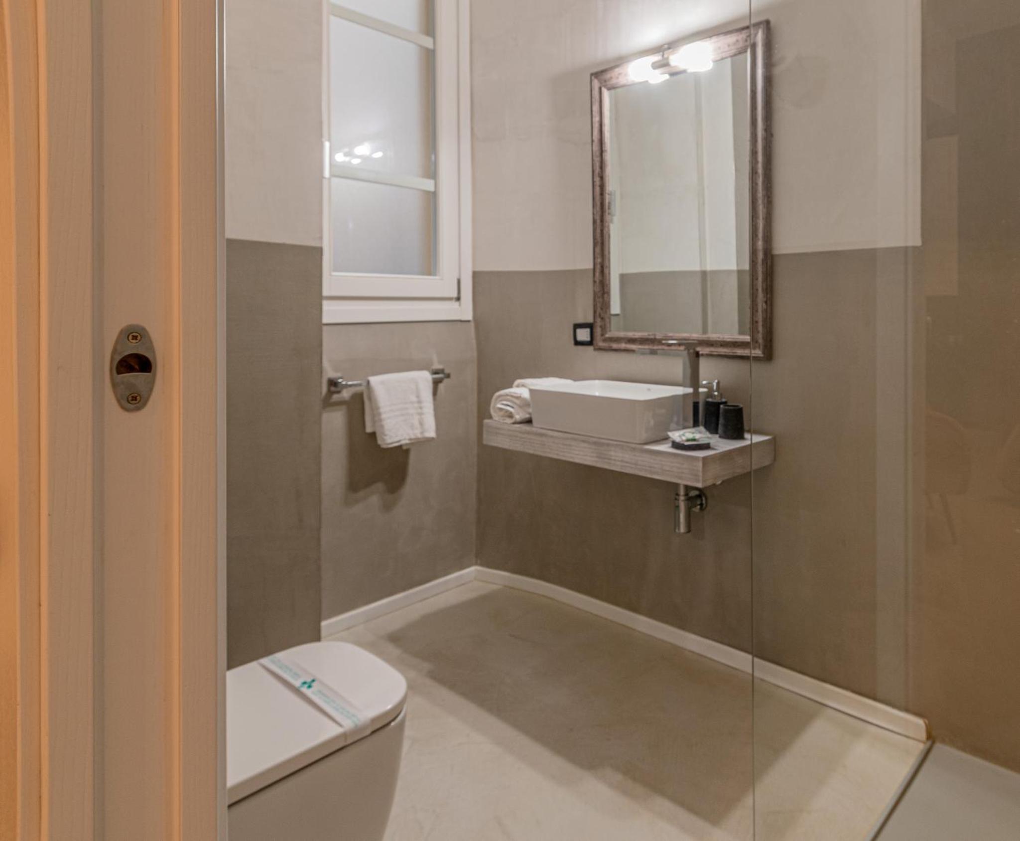 Double Room with Private Bathroom photo 2