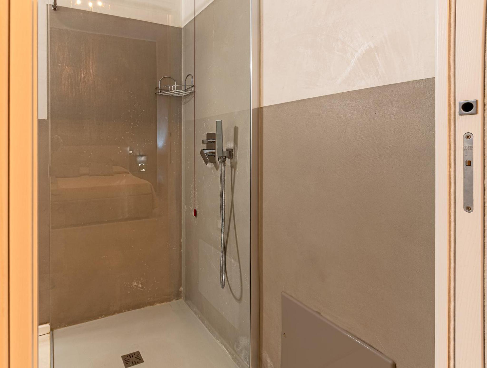 Double Room with Private Bathroom photo 3