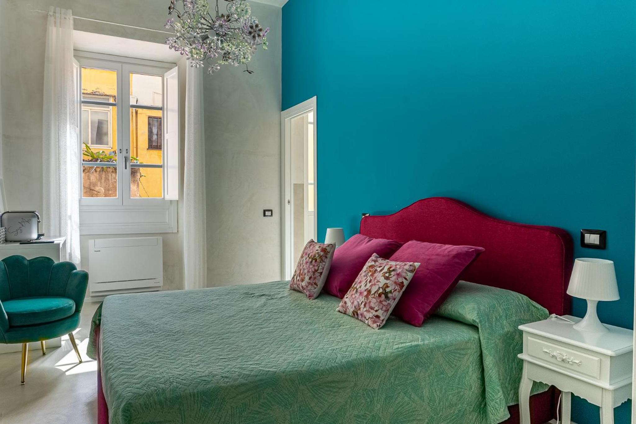Double Room with Balcony - Photo 4