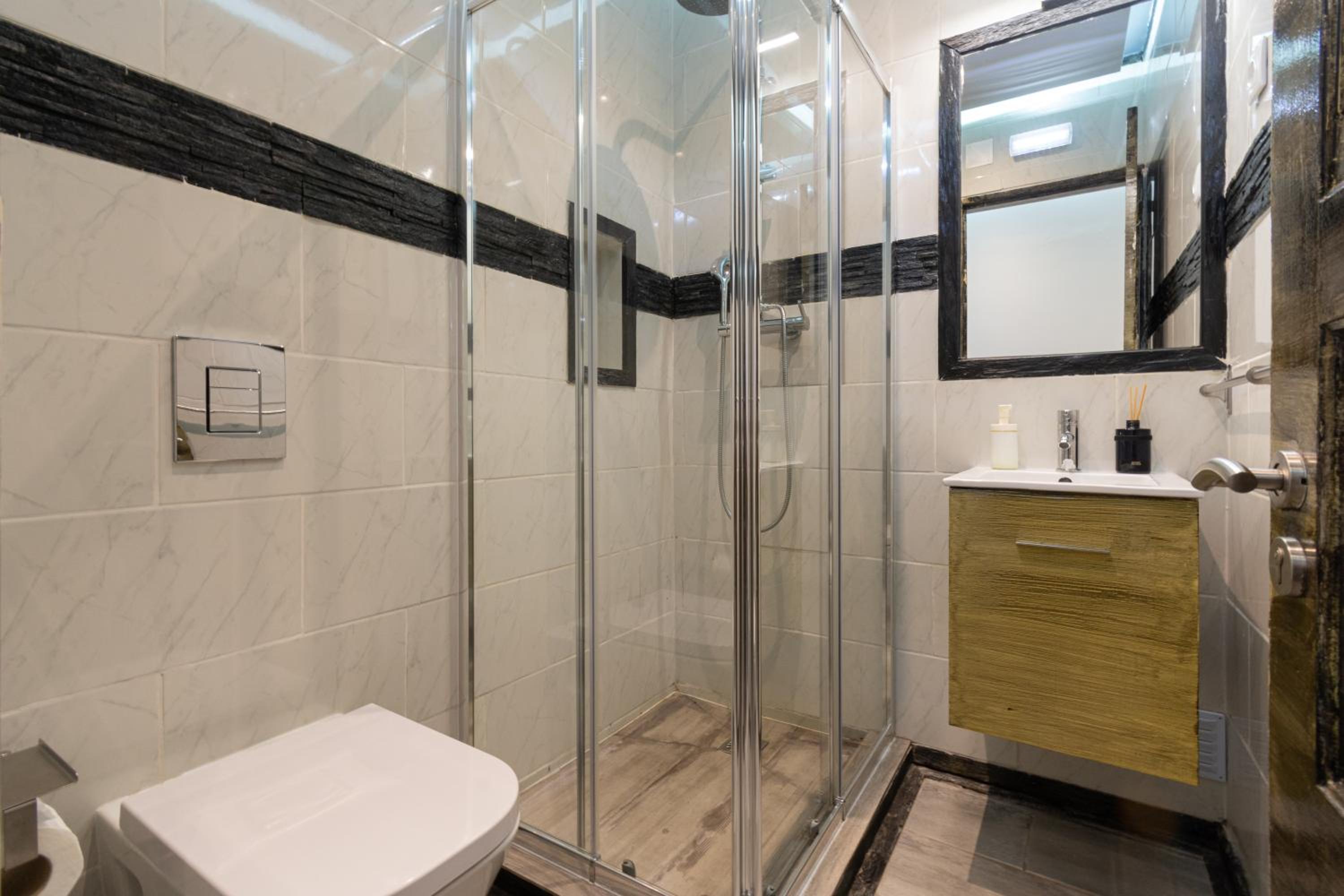 Small Double Room - Photo 7