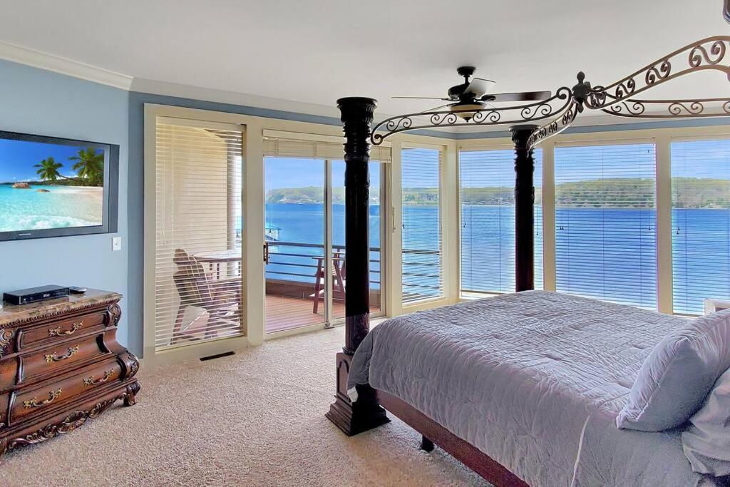 Five-Bedroom House photo 1