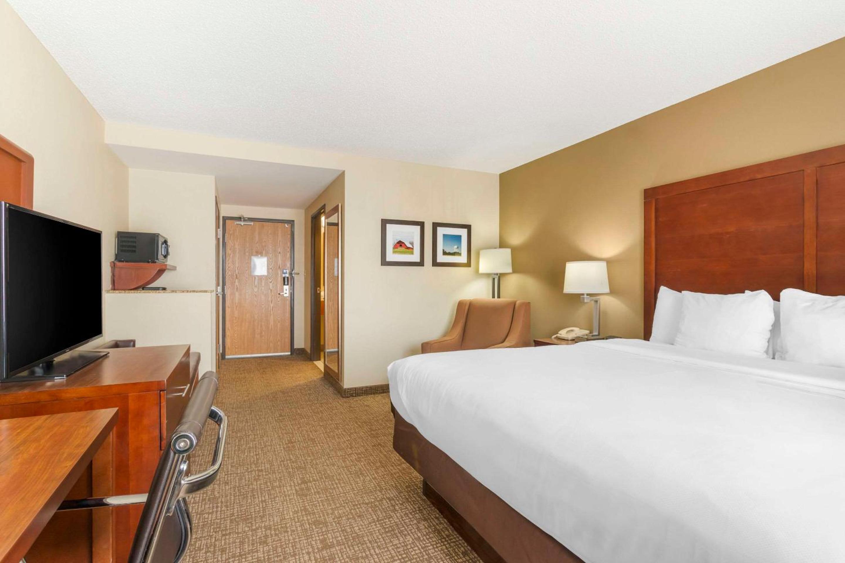 King Room - Accessible/Non-Smoking photo 3