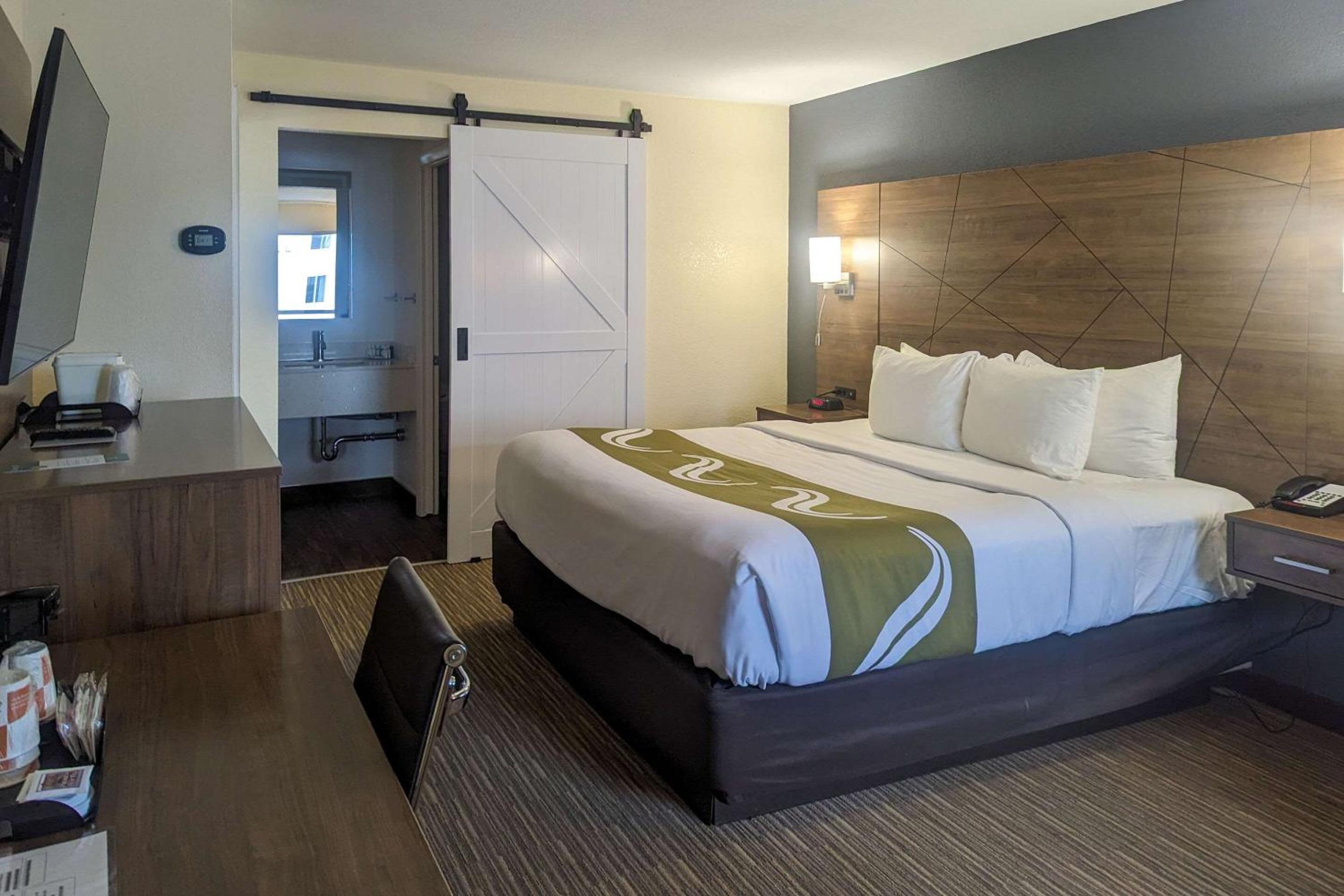 King Room - Disability Access/Non-Smoking - Photo 1
