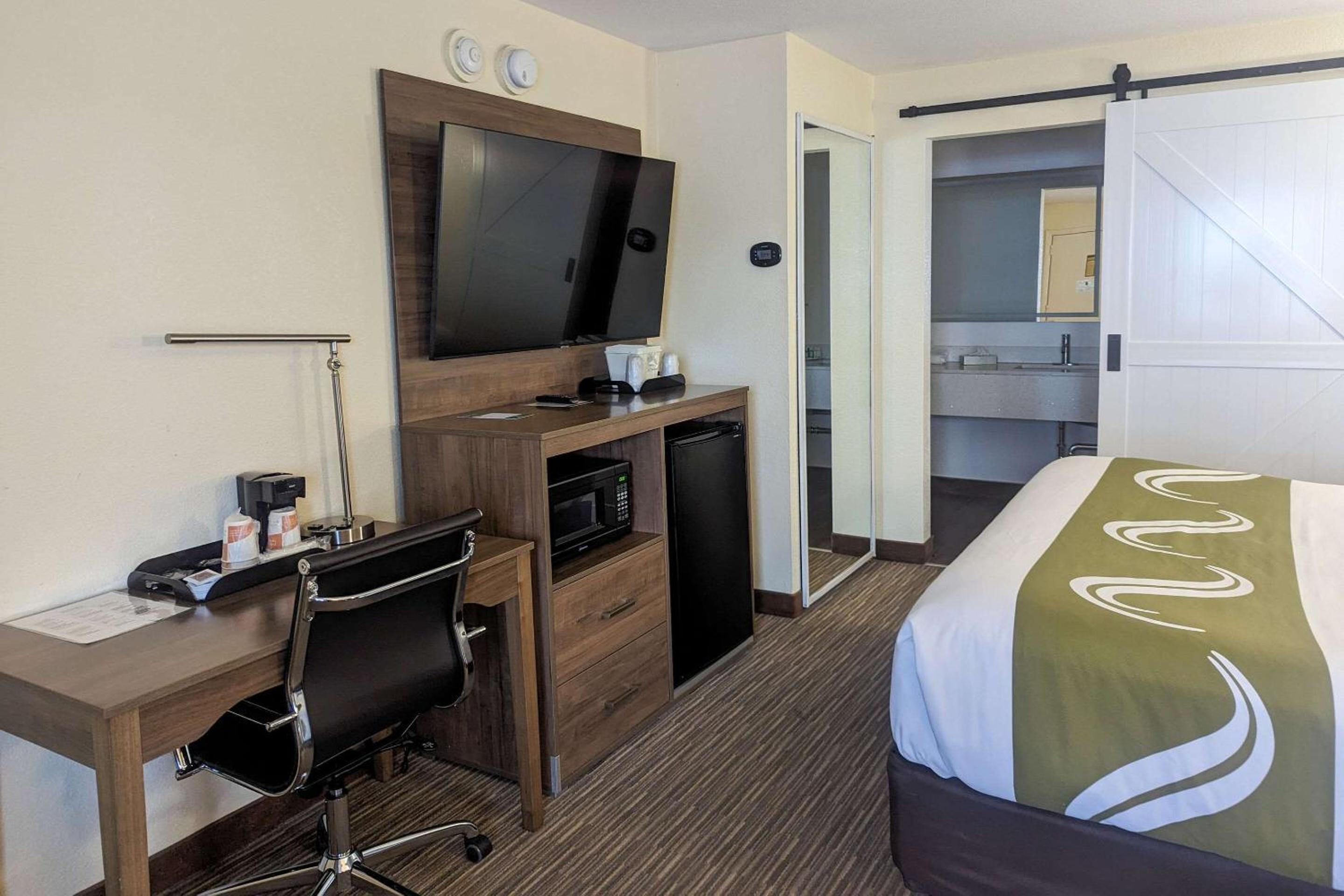 King Room - Disability Access/Non-Smoking - Photo 2