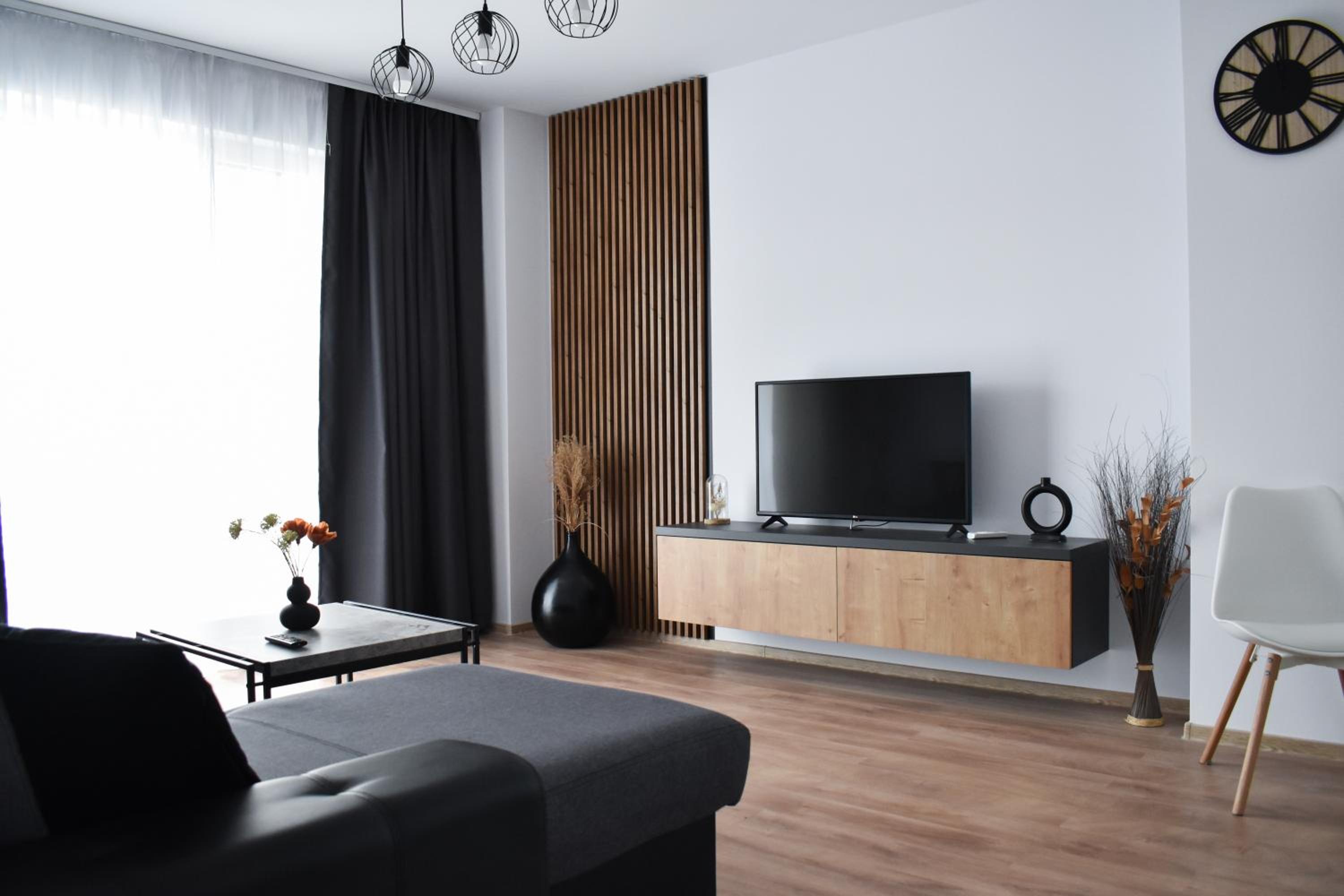 One-Bedroom Apartment photo 1