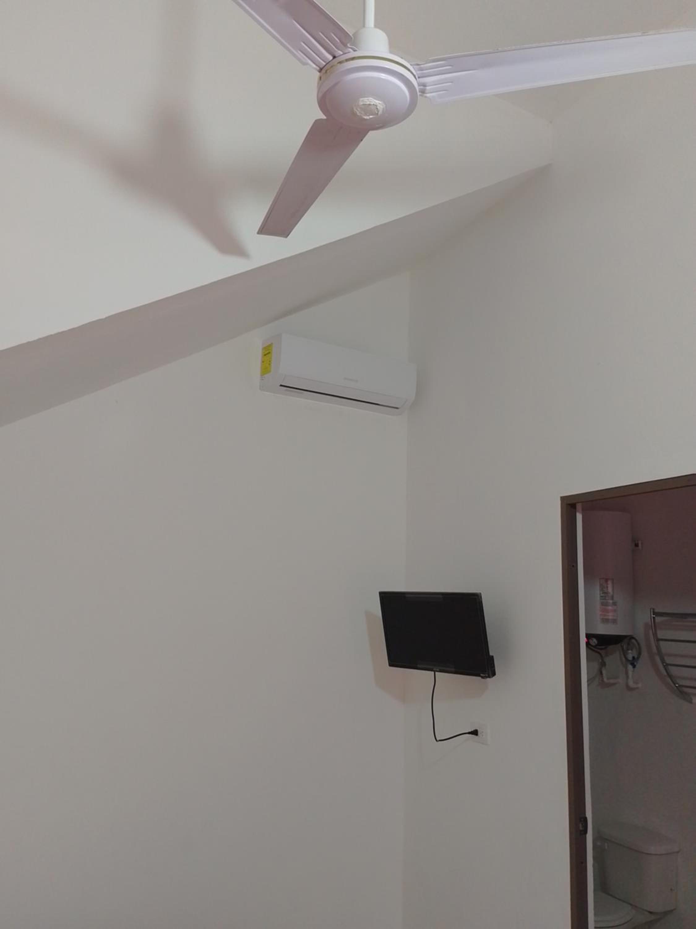 Double Room with Private Bathroom - Photo 2