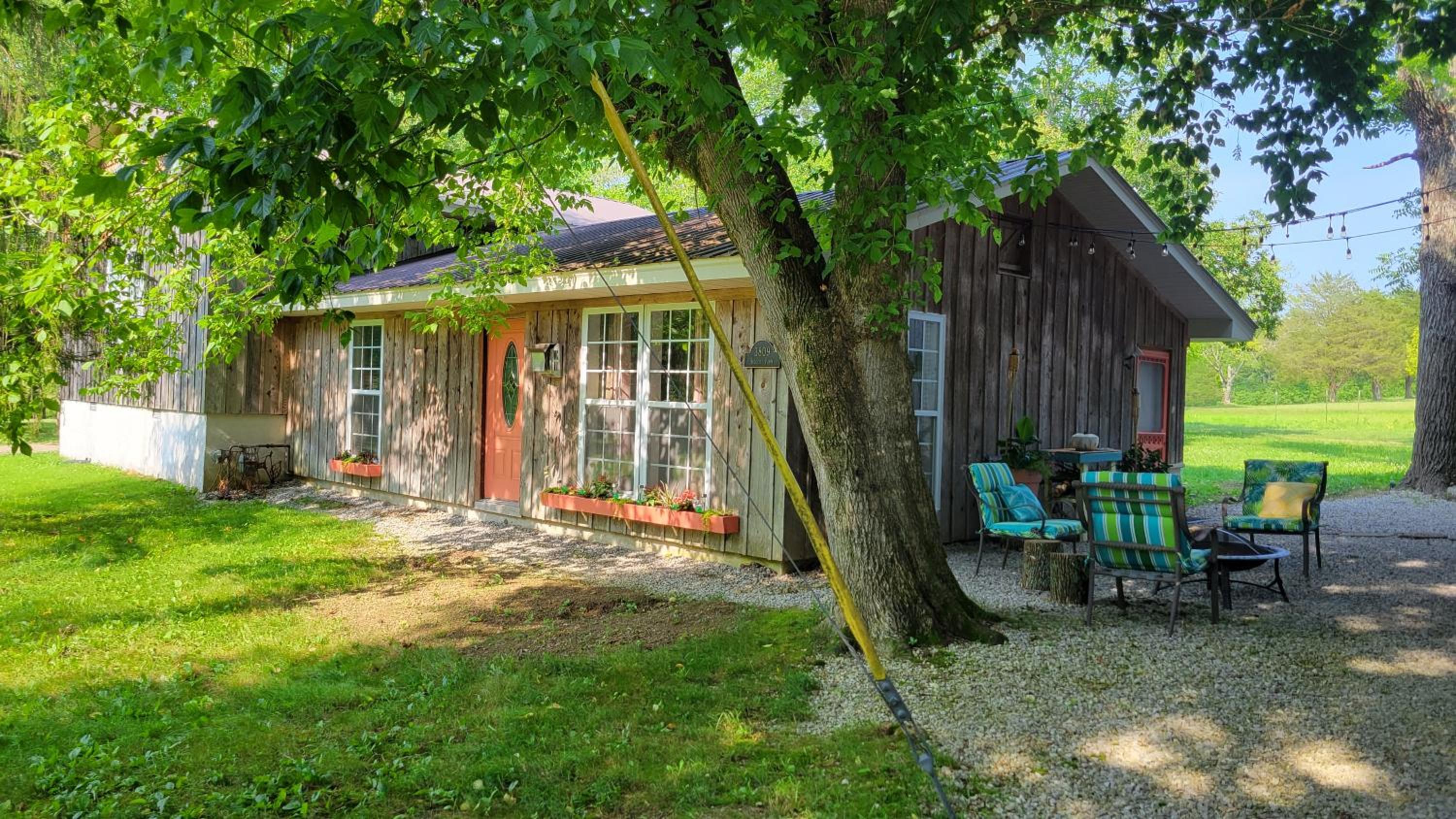 Two-Bedroom House - Photo 37