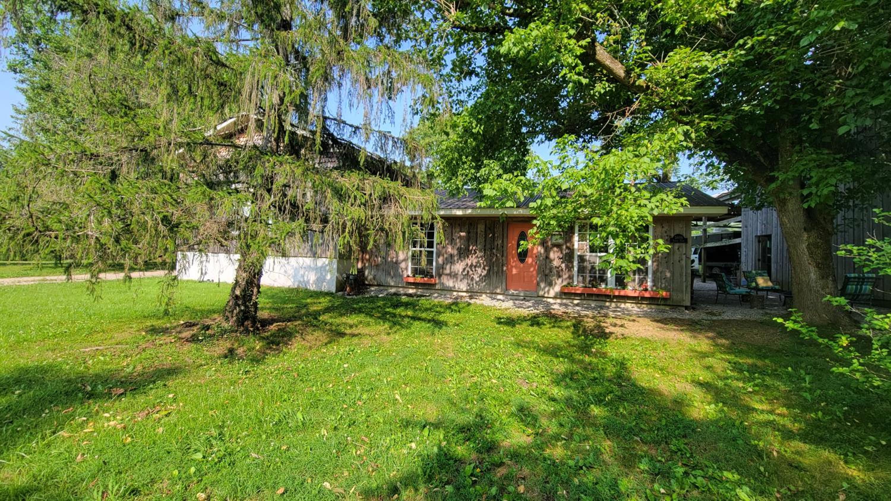 Two-Bedroom House - Photo 33