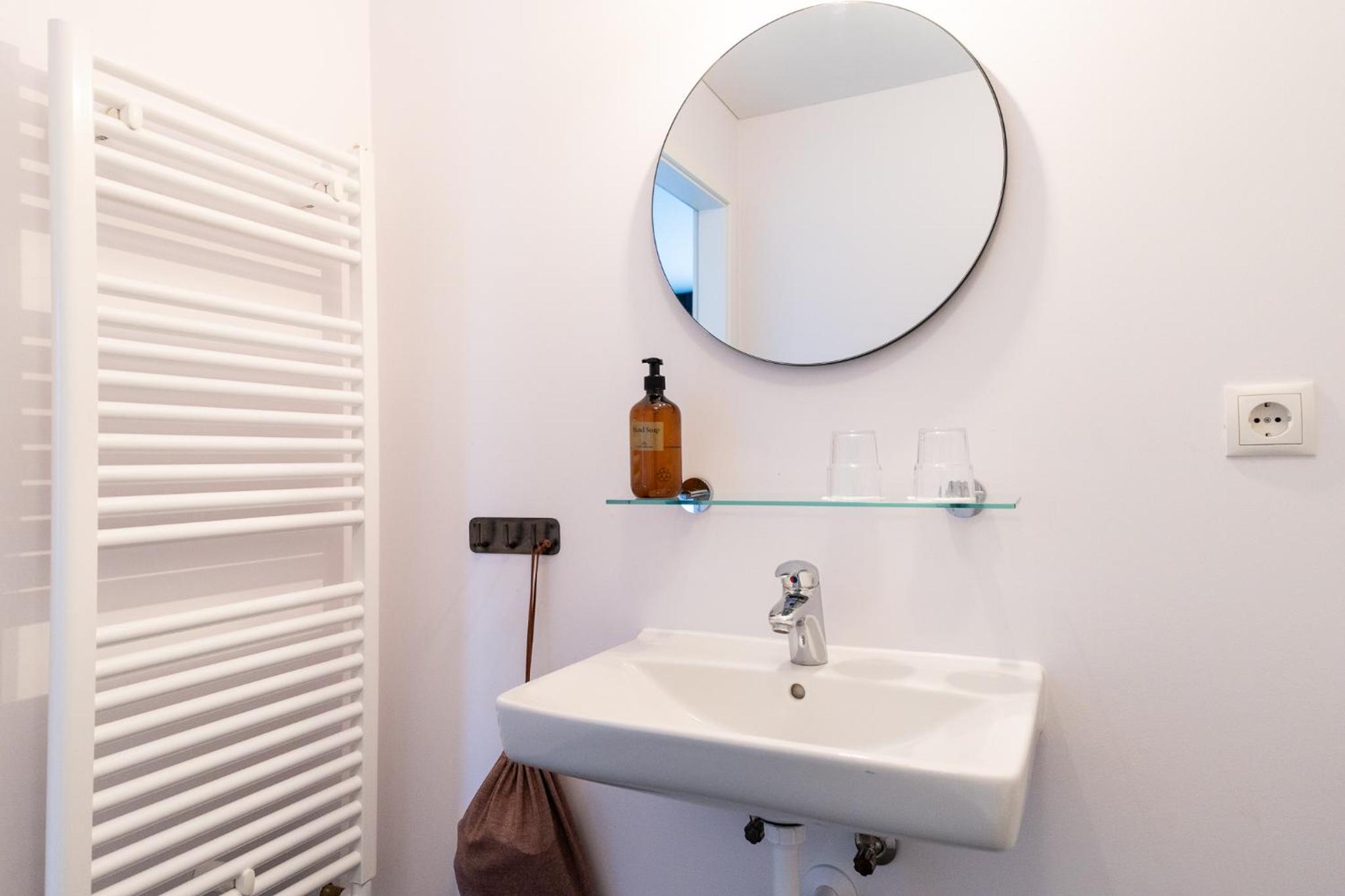 King Room with Roll-In Shower - Disability Access - Photo 16
