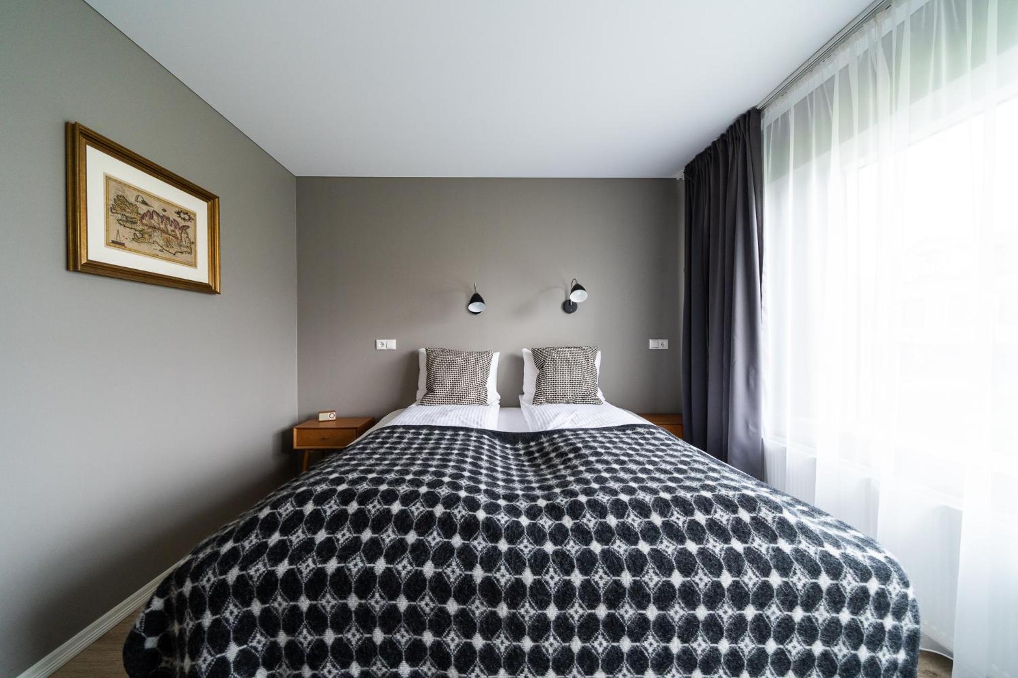 King Room with Roll-In Shower - Disability Access - Photo 12