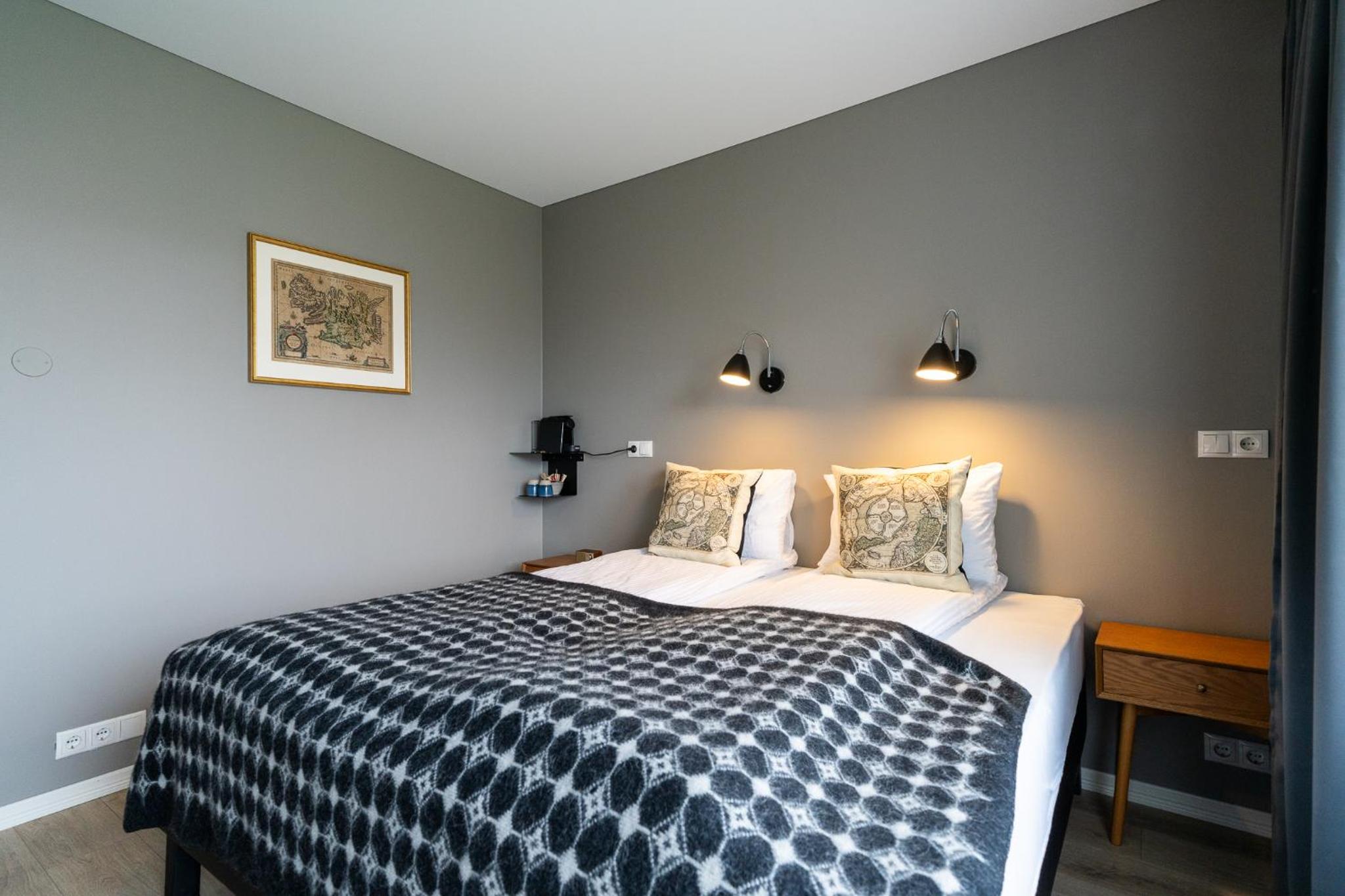 King Room with Roll-In Shower - Disability Access - Photo 10