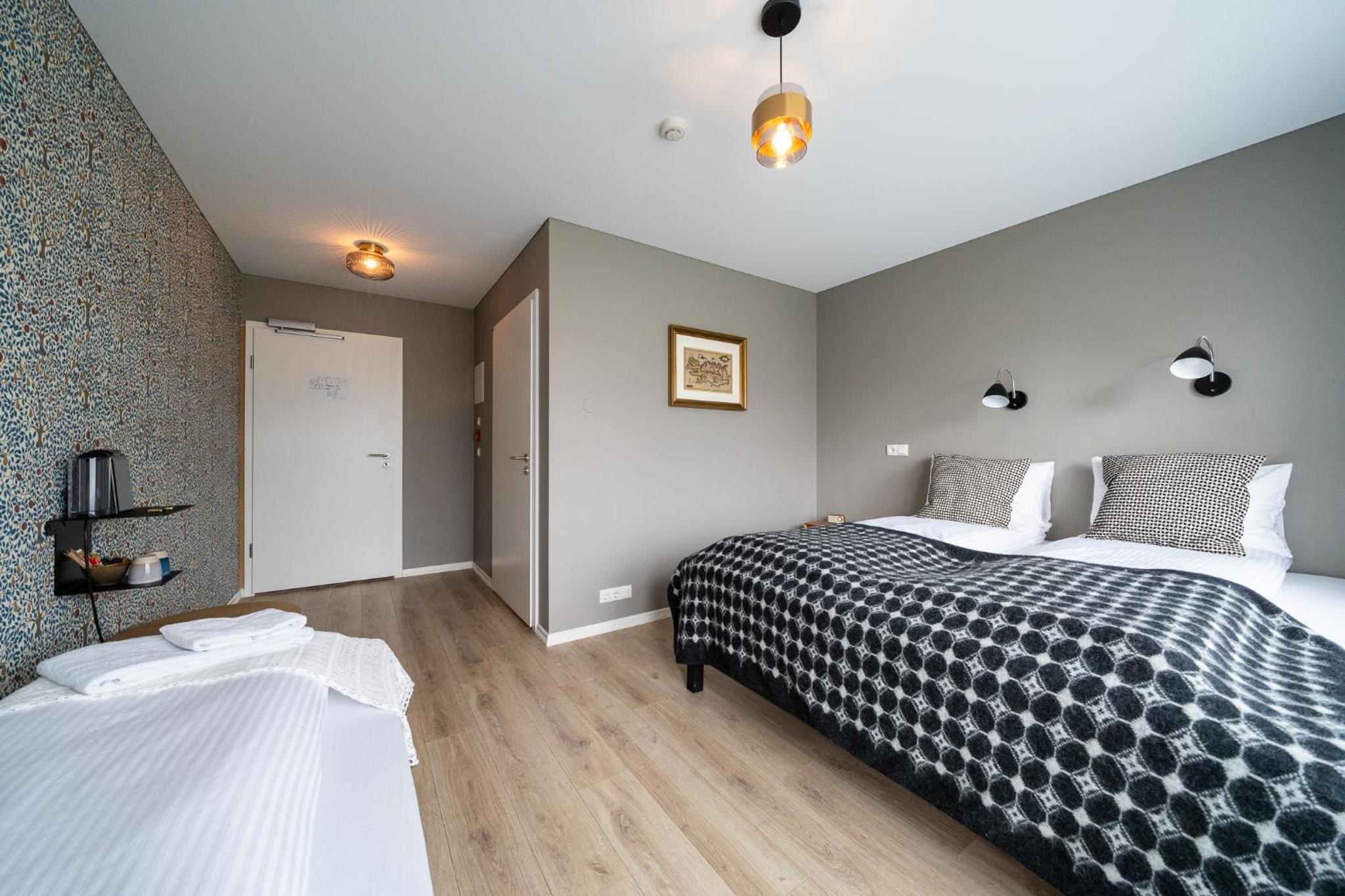 King Room with Roll-In Shower - Disability Access - Photo 3