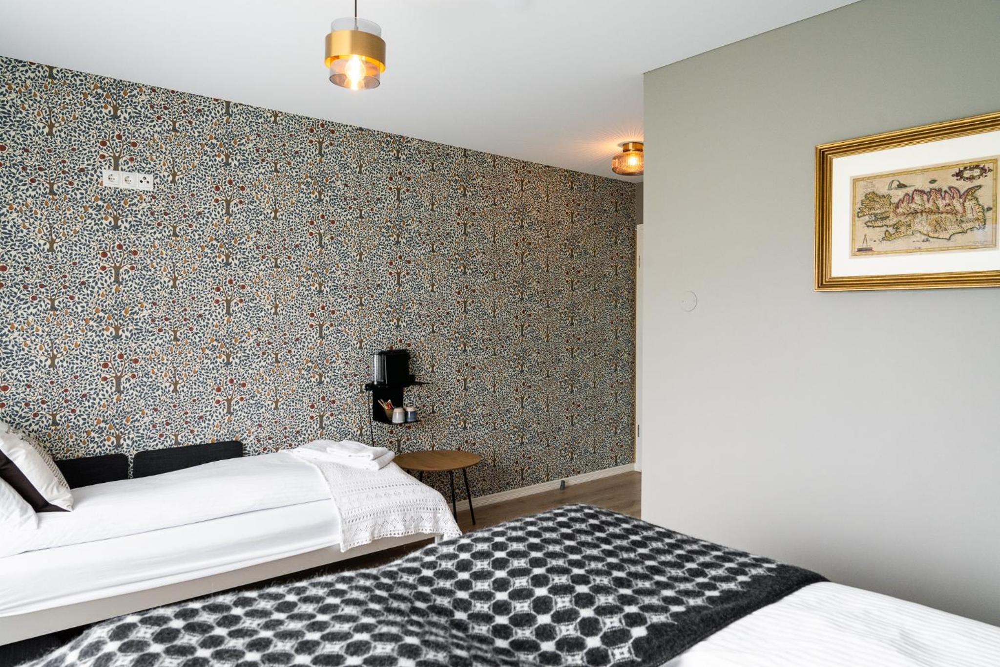 King Room with Roll-In Shower - Disability Access - Photo 7