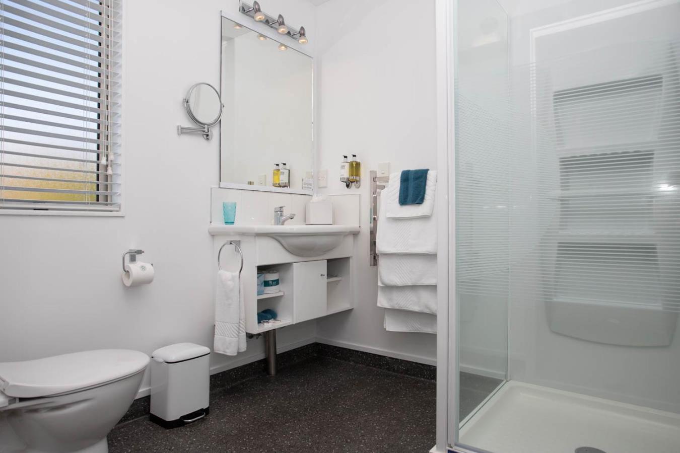 Superior One Bedroom Suite - Upper Floor  - Photo 3