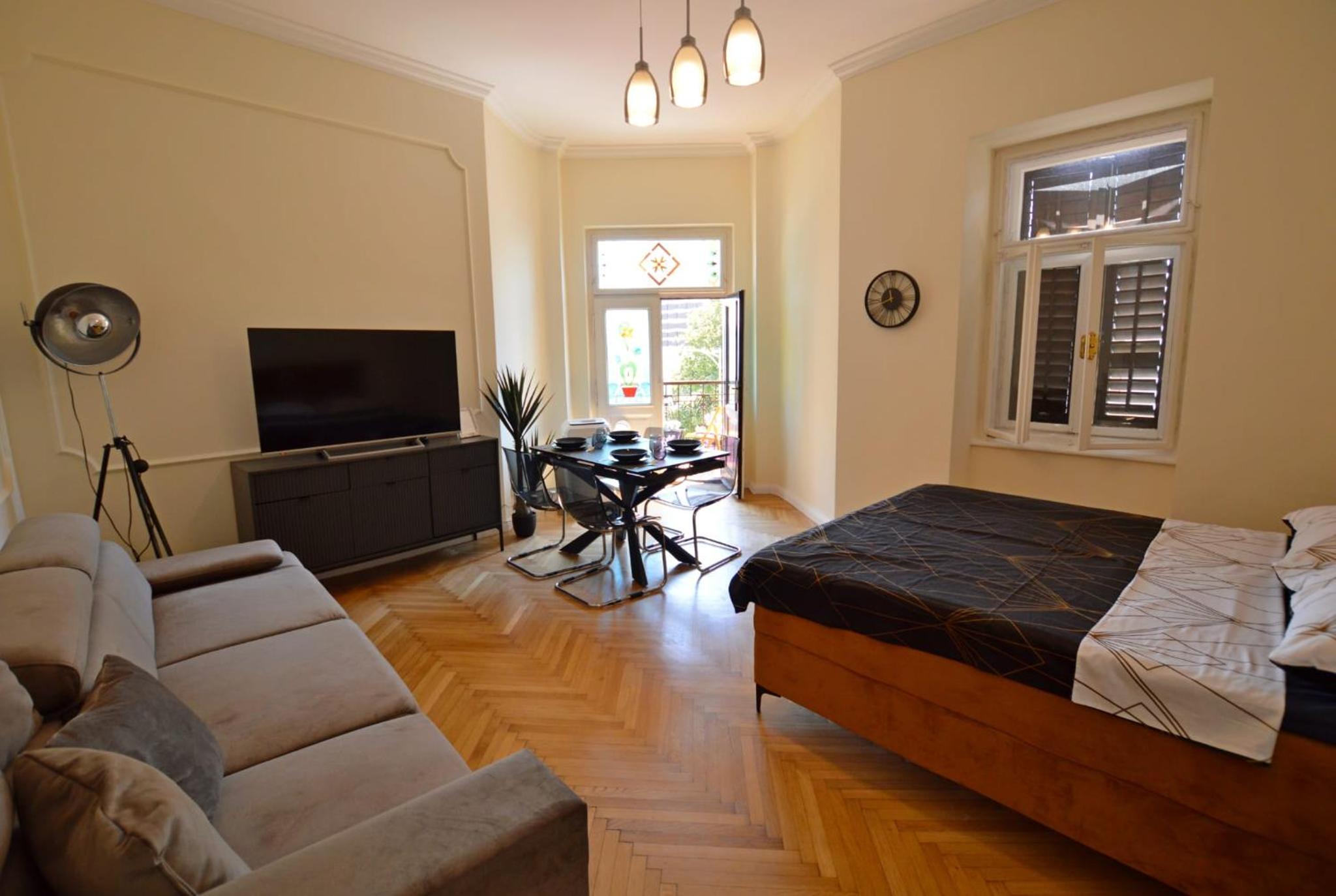 One-Bedroom Apartment