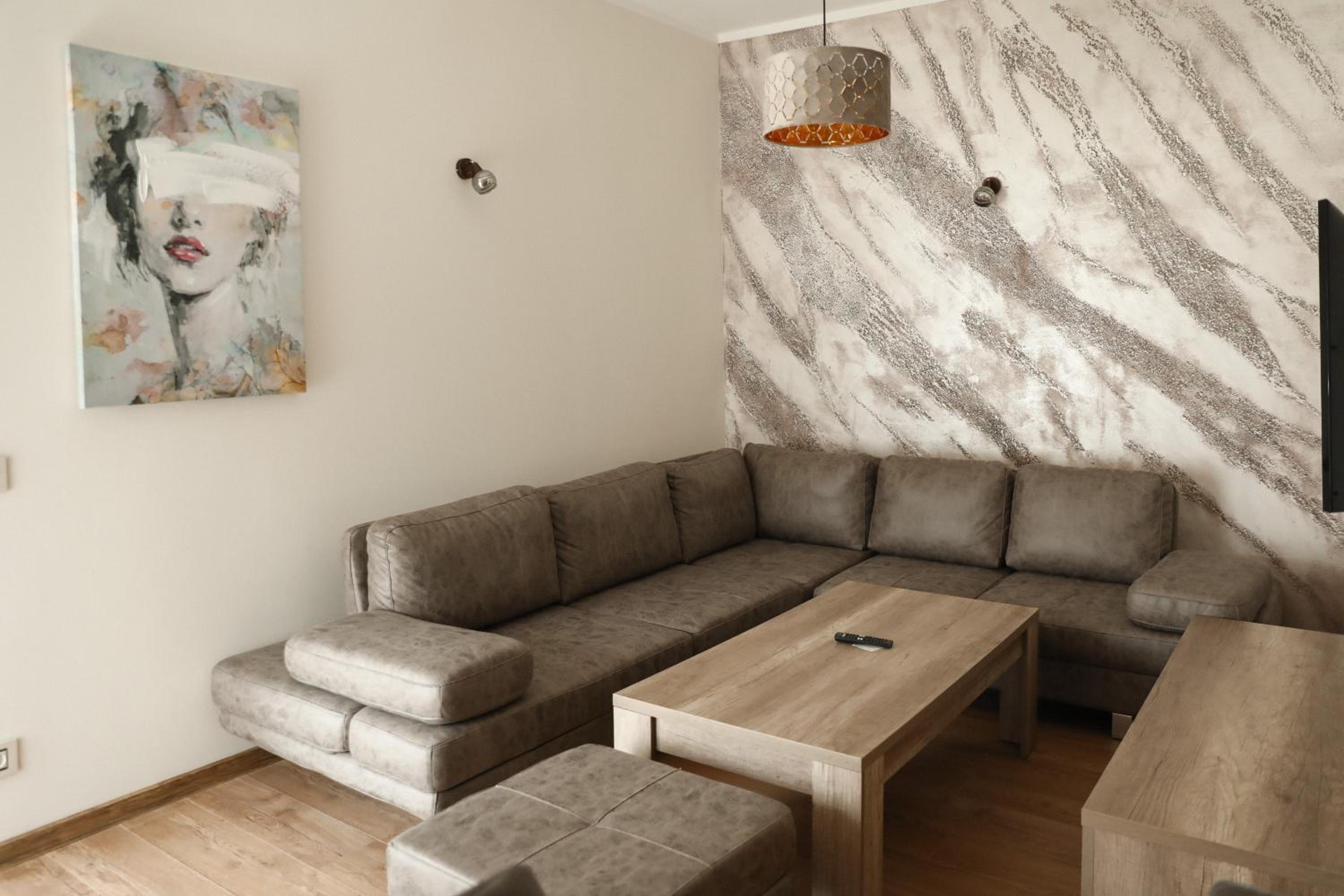 Apartment with Mountain View photo 2
