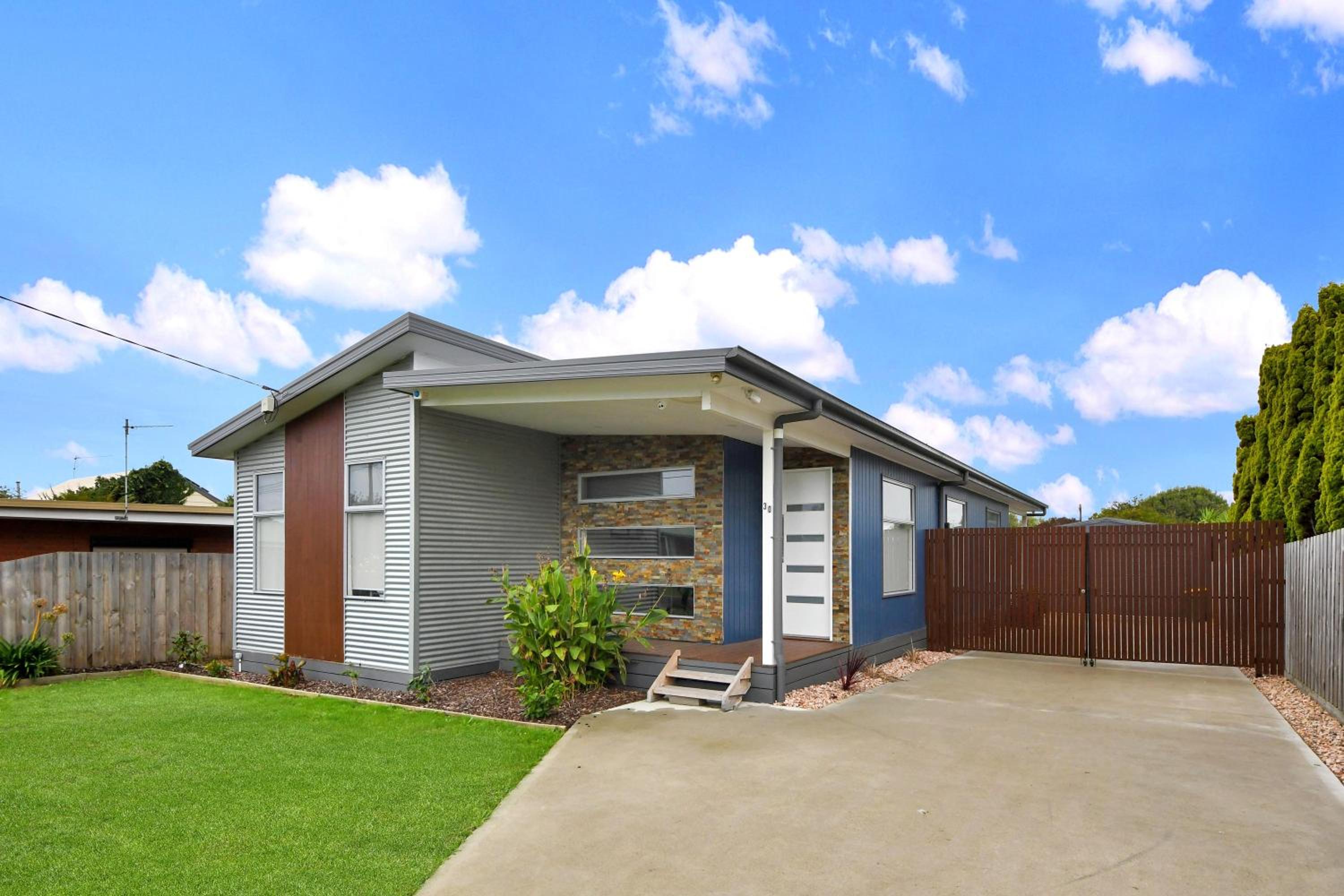 Three-Bedroom House photo 2