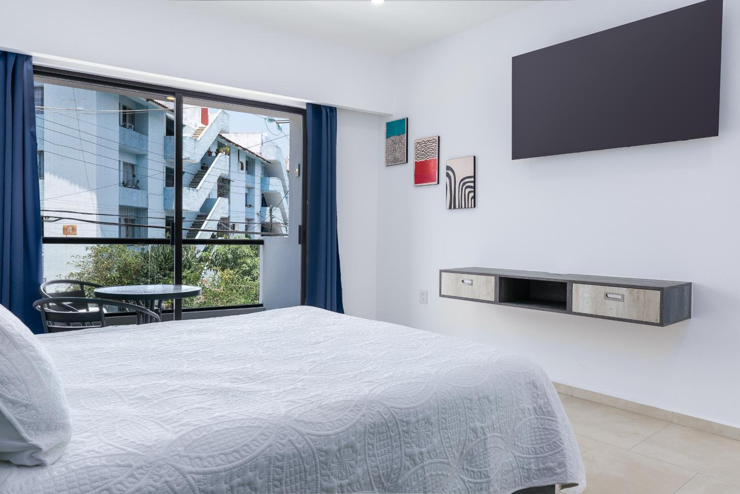 Deluxe Double Room - Photo 9