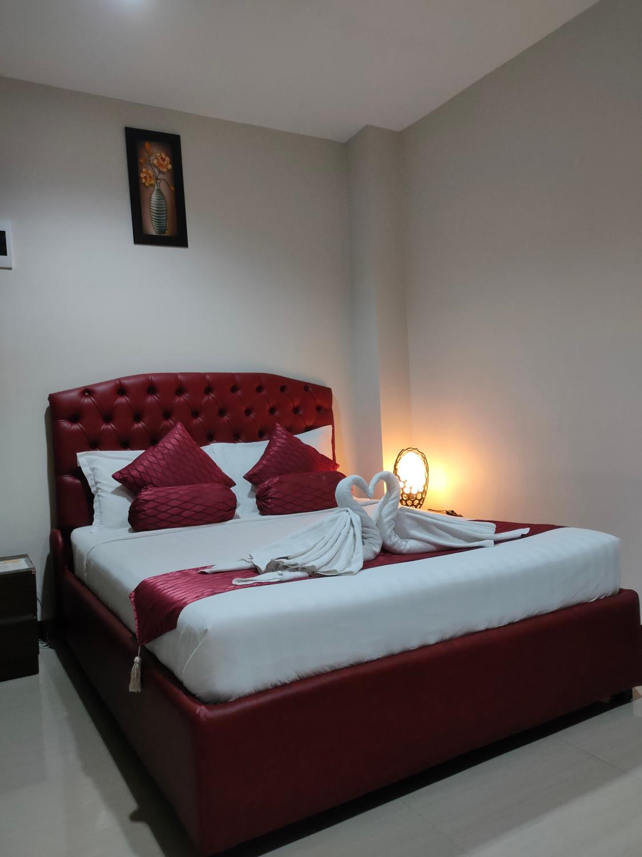 Deluxe Room - Photo 16