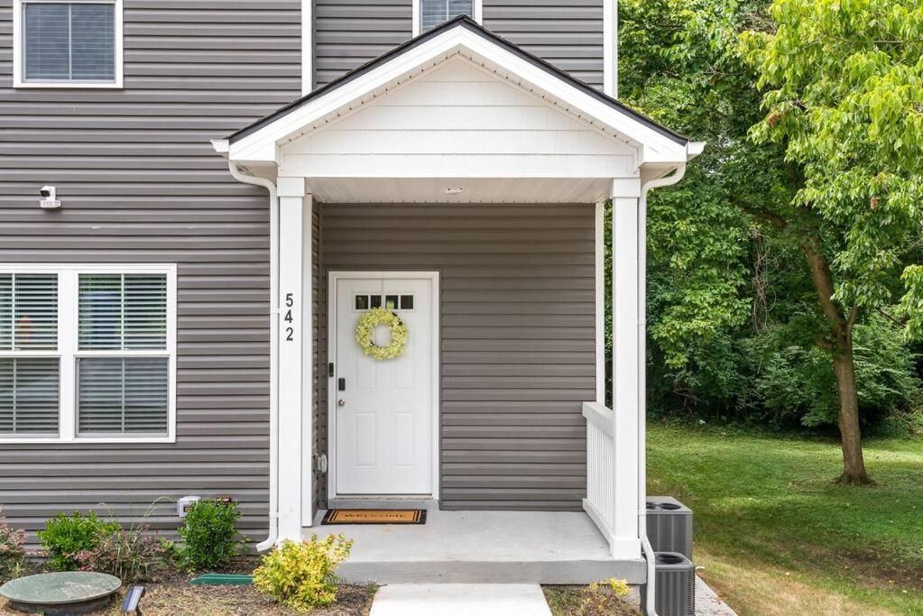 Three-Bedroom House photo 2