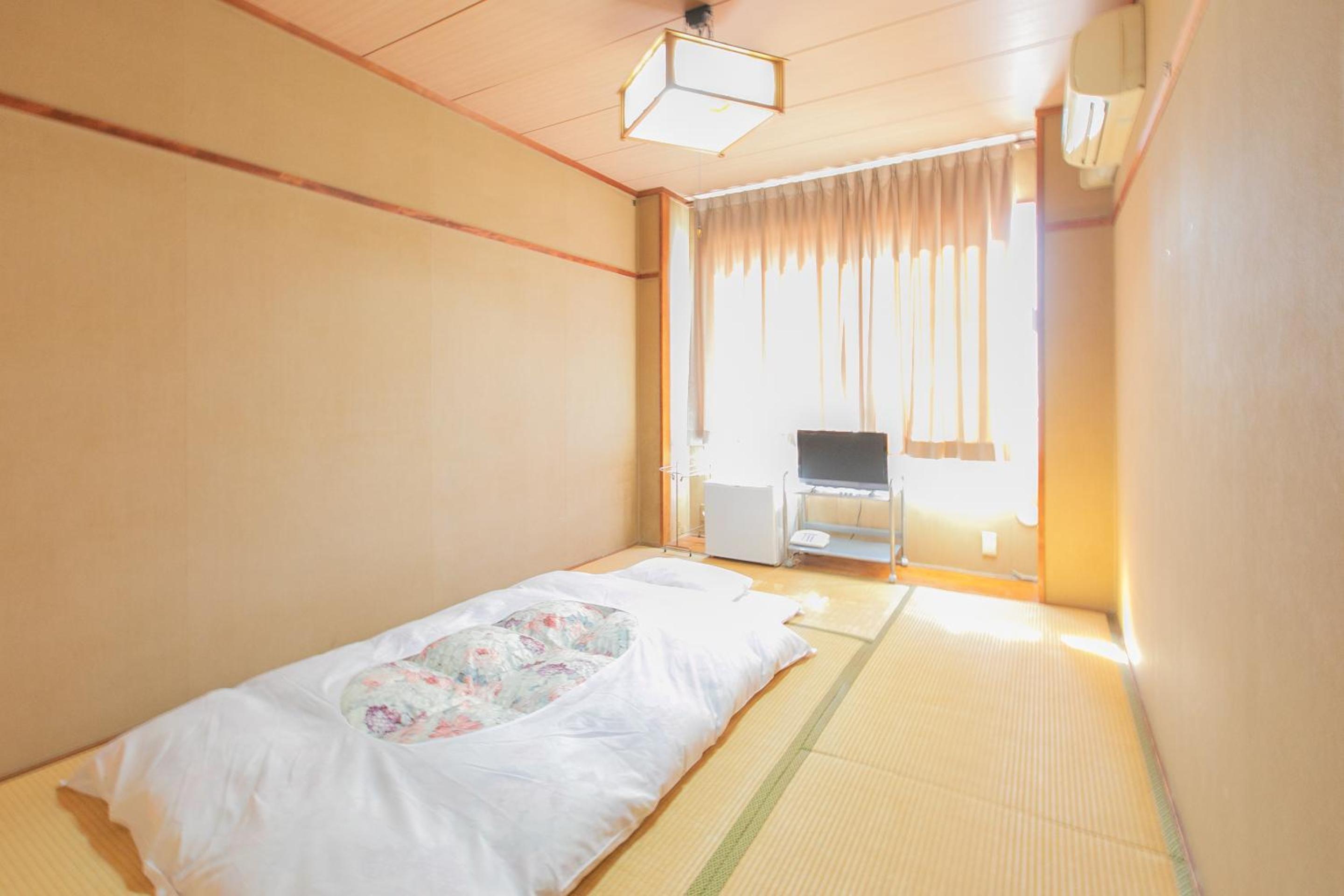 Standard Twin Room - Photo 10