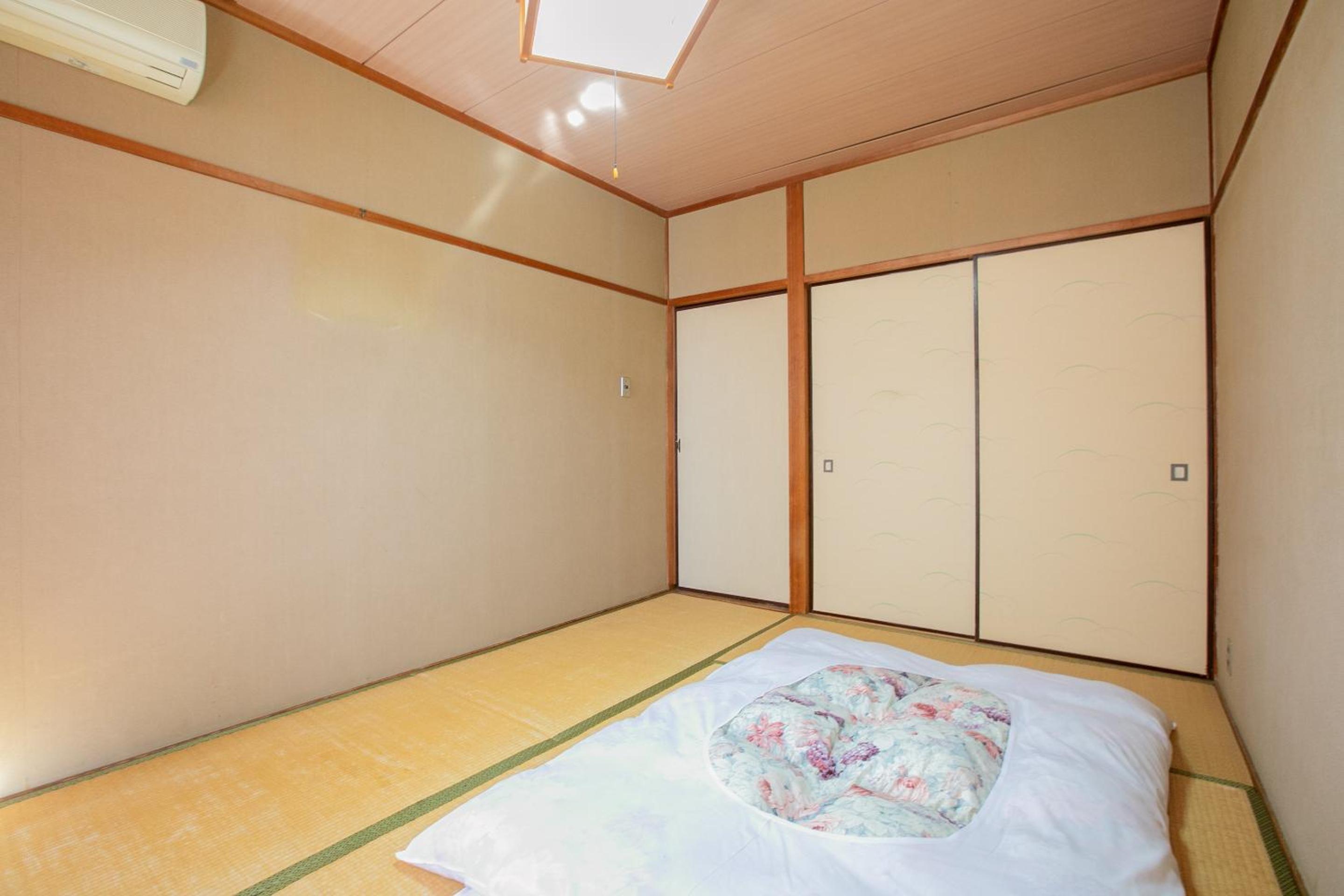 Standard Twin Room - Photo 13