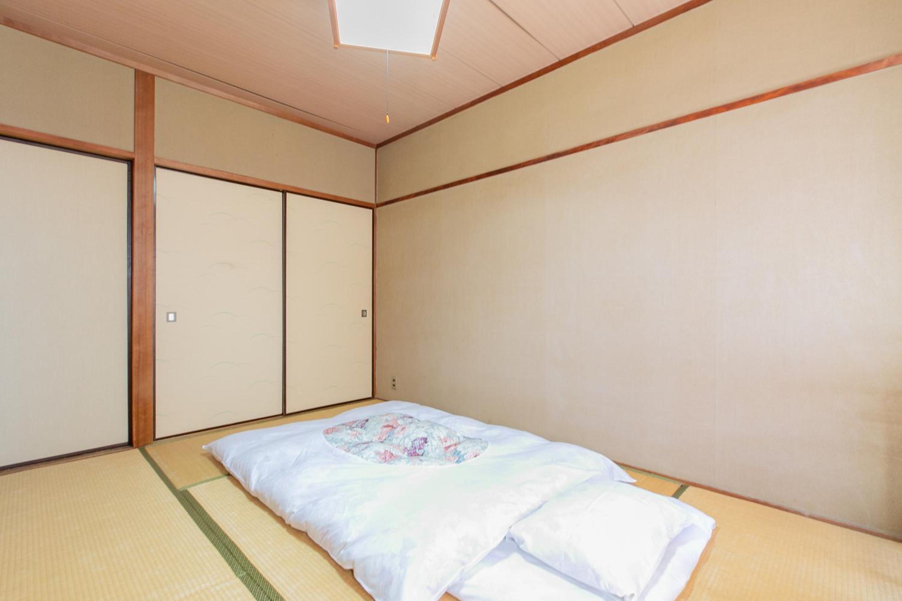 Standard Twin Room - Photo 12