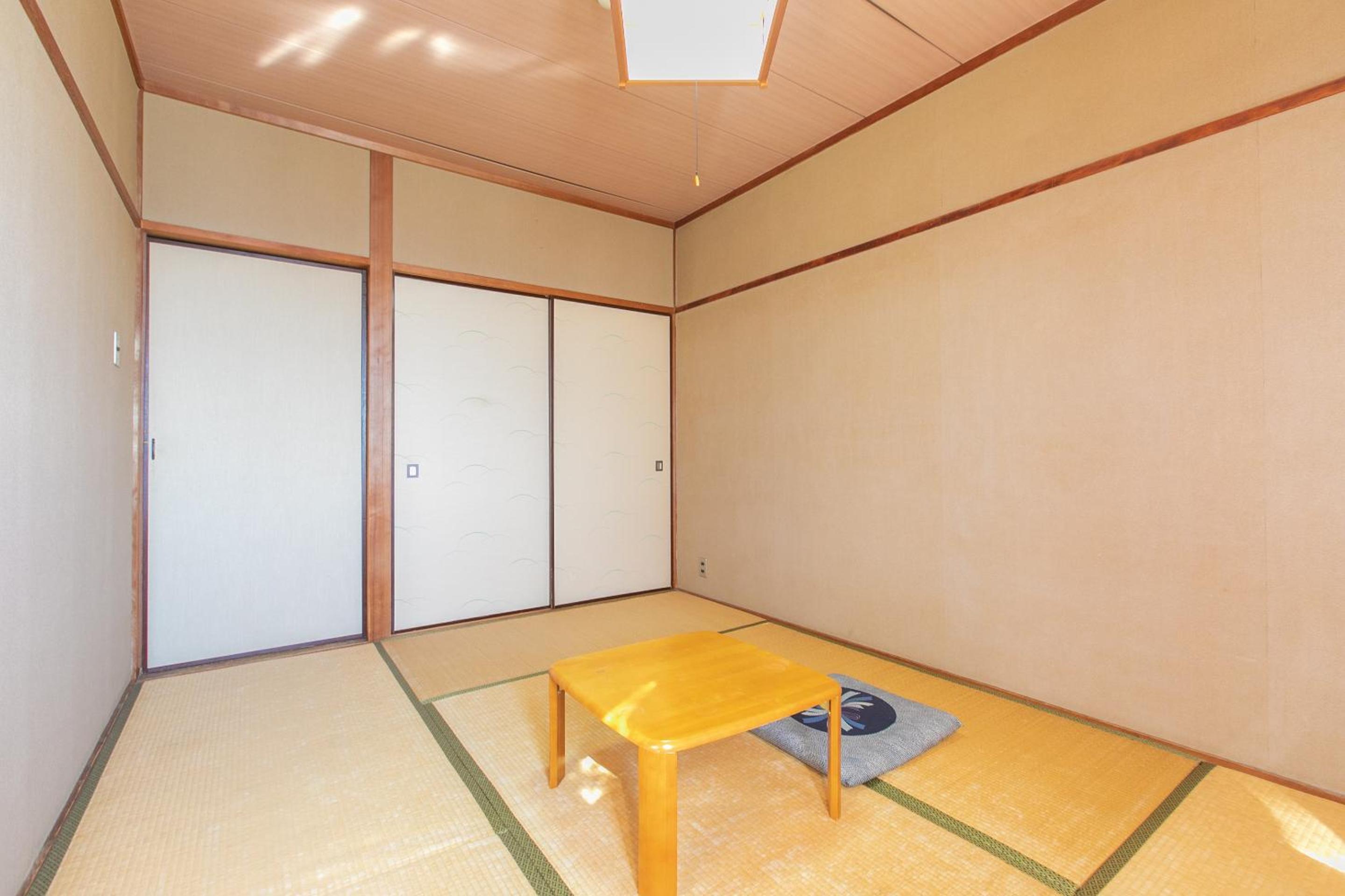 Standard Twin Room - Photo 9