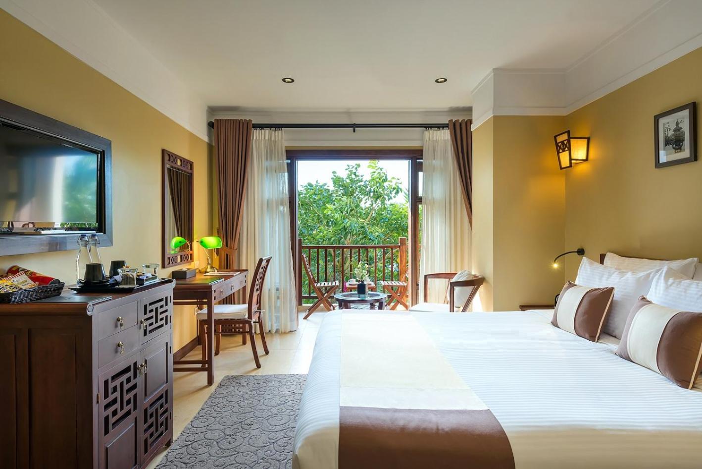 Deluxe Double Room with Balcony photo 3