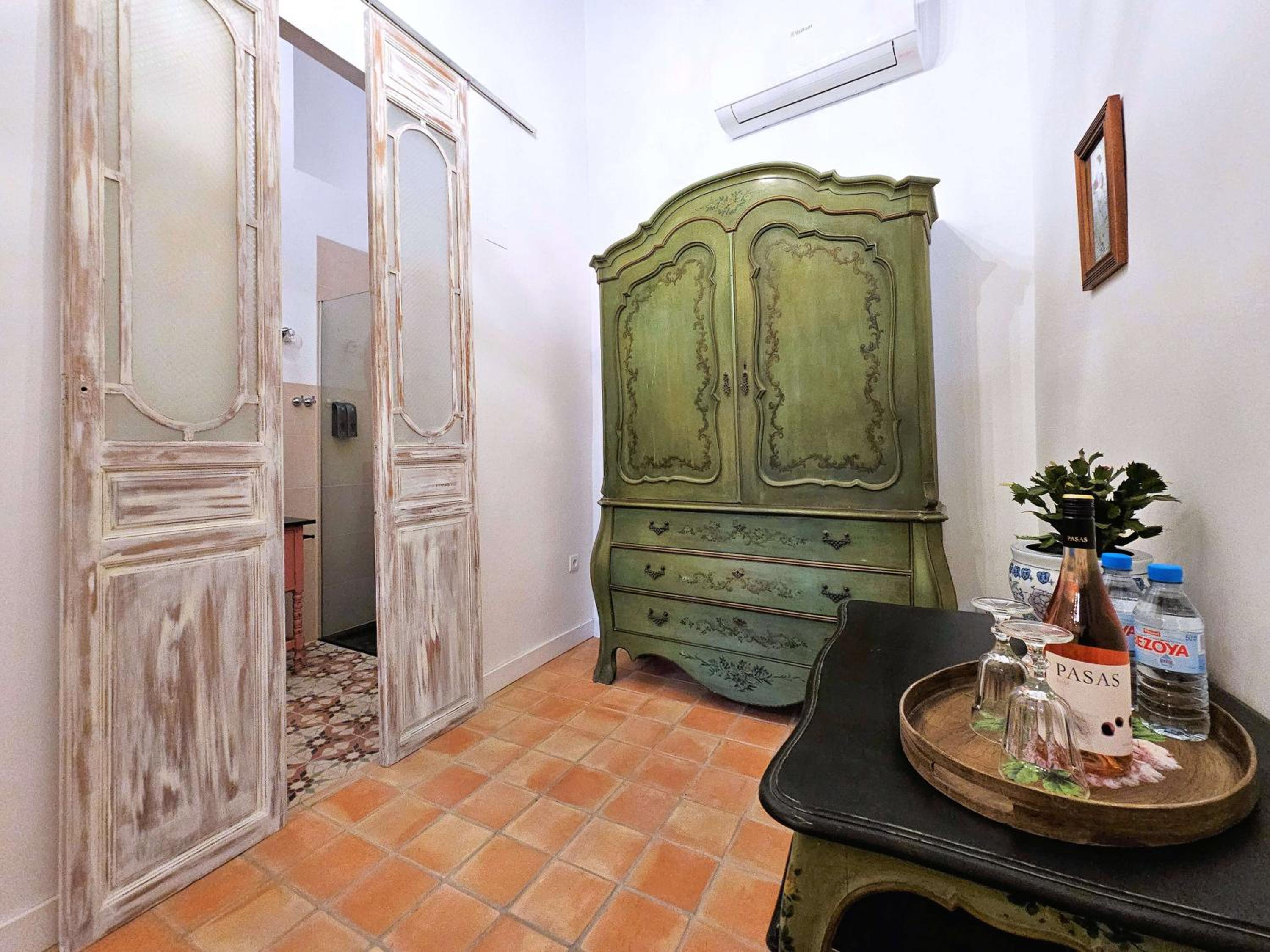 Twin Room with Bathroom photo 2
