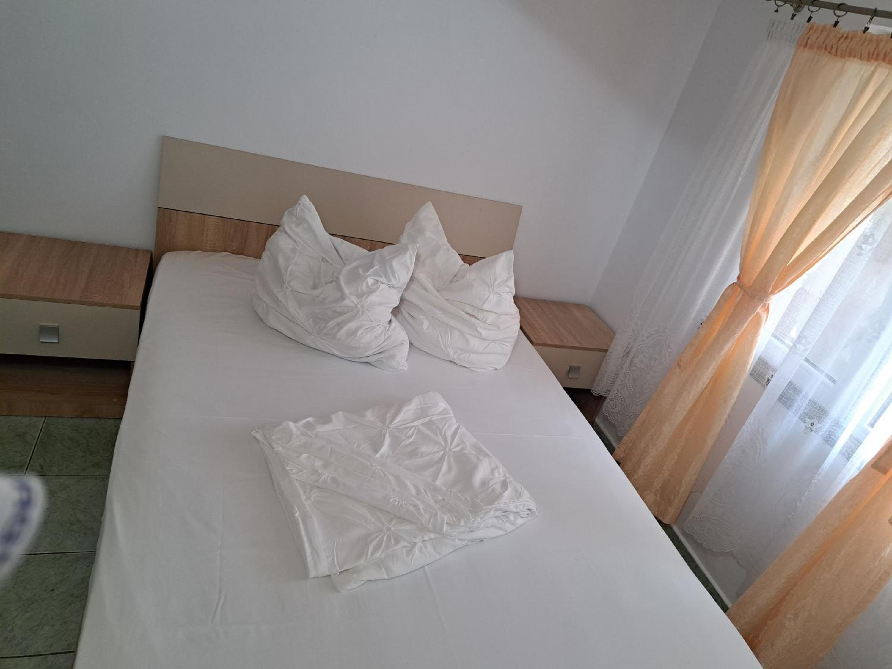 Triple Room with Private Bathroom - Photo 2