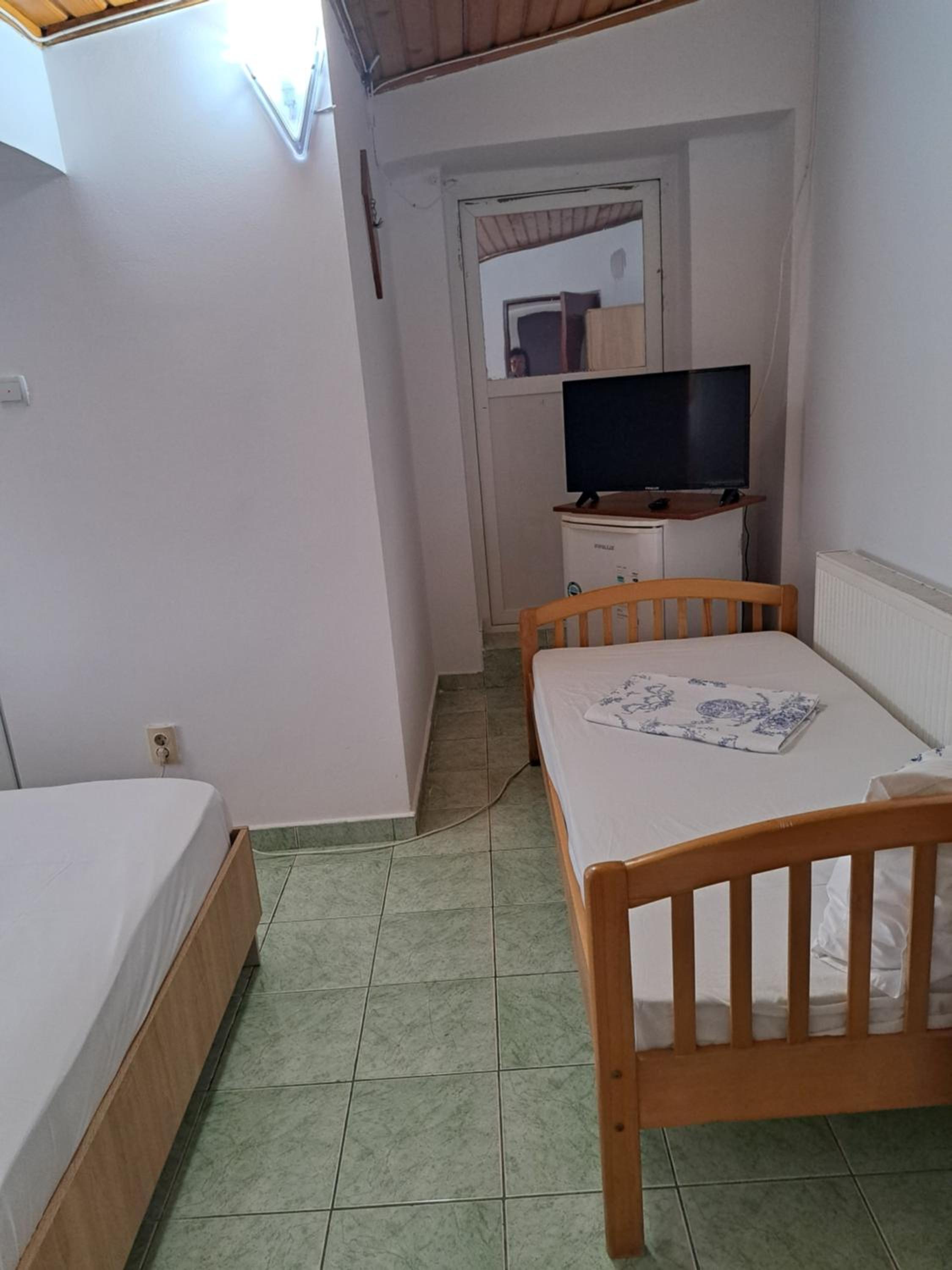Triple Room with Private Bathroom - Photo 3