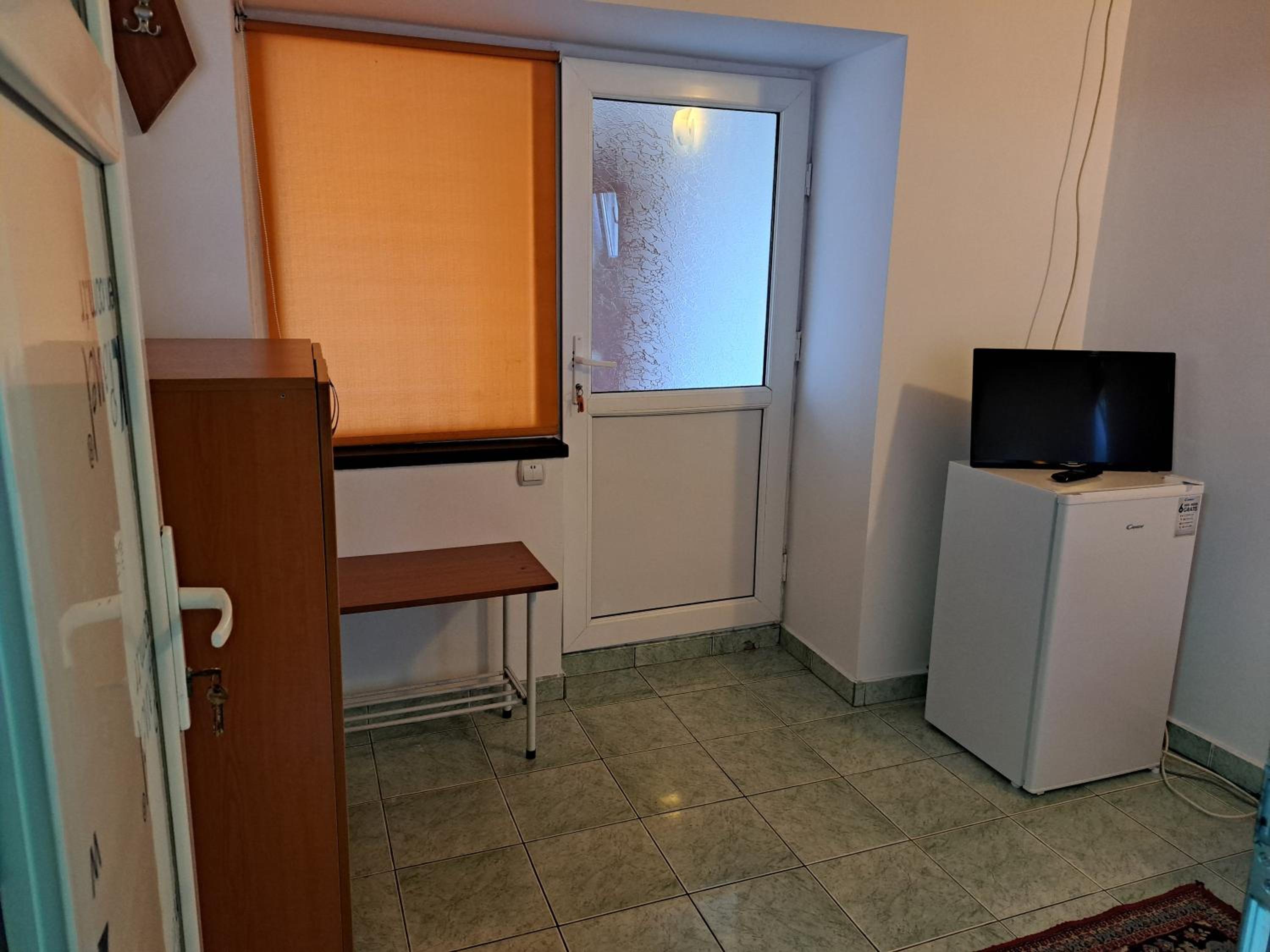 Double Room with Private Bathroom - Photo 2
