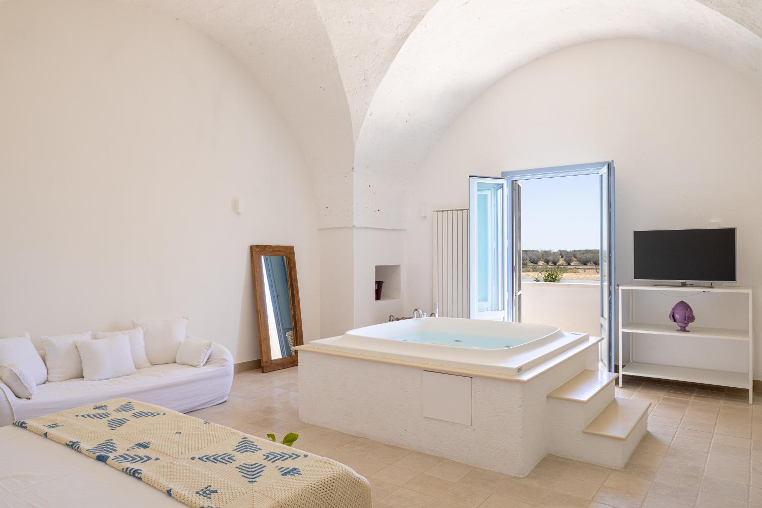 Junior Suite with Balcony - Photo 1
