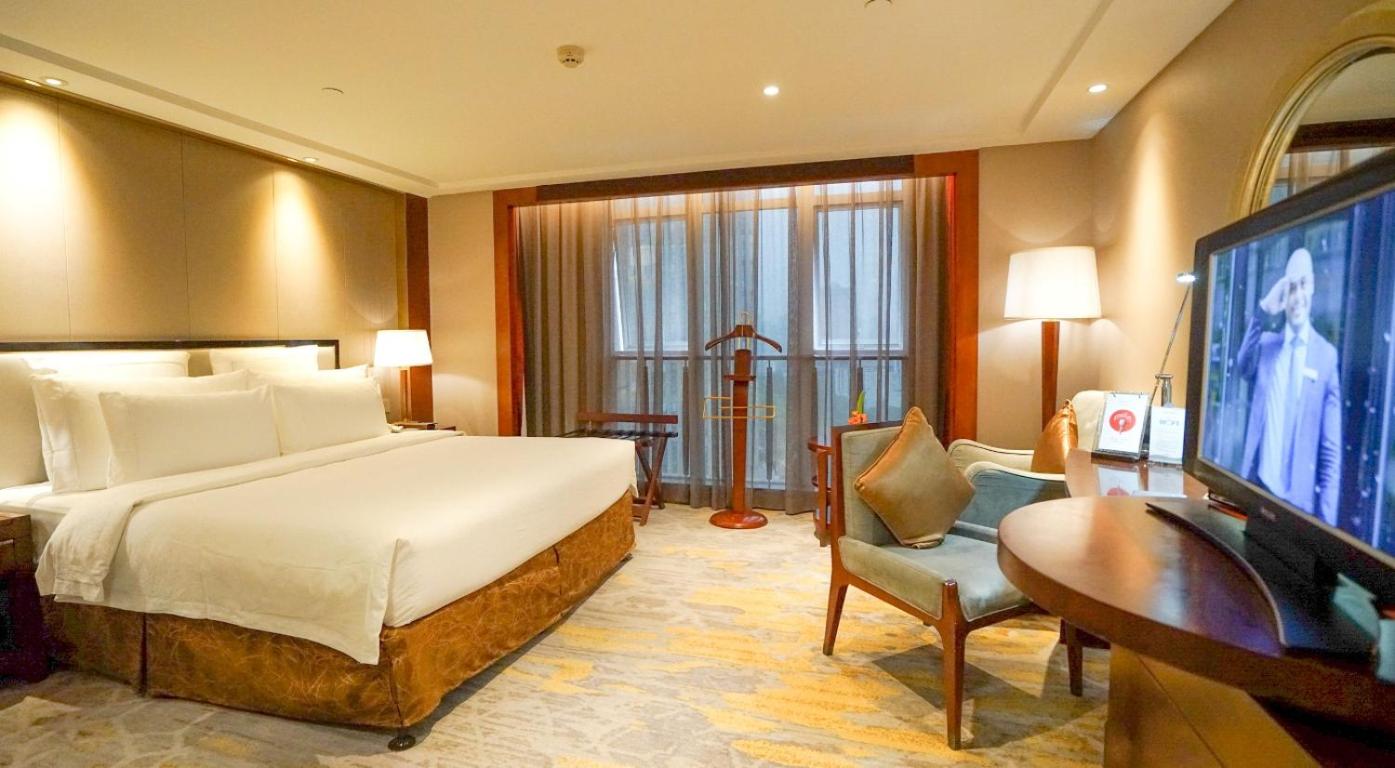 Deluxe King Room - Photo 1
