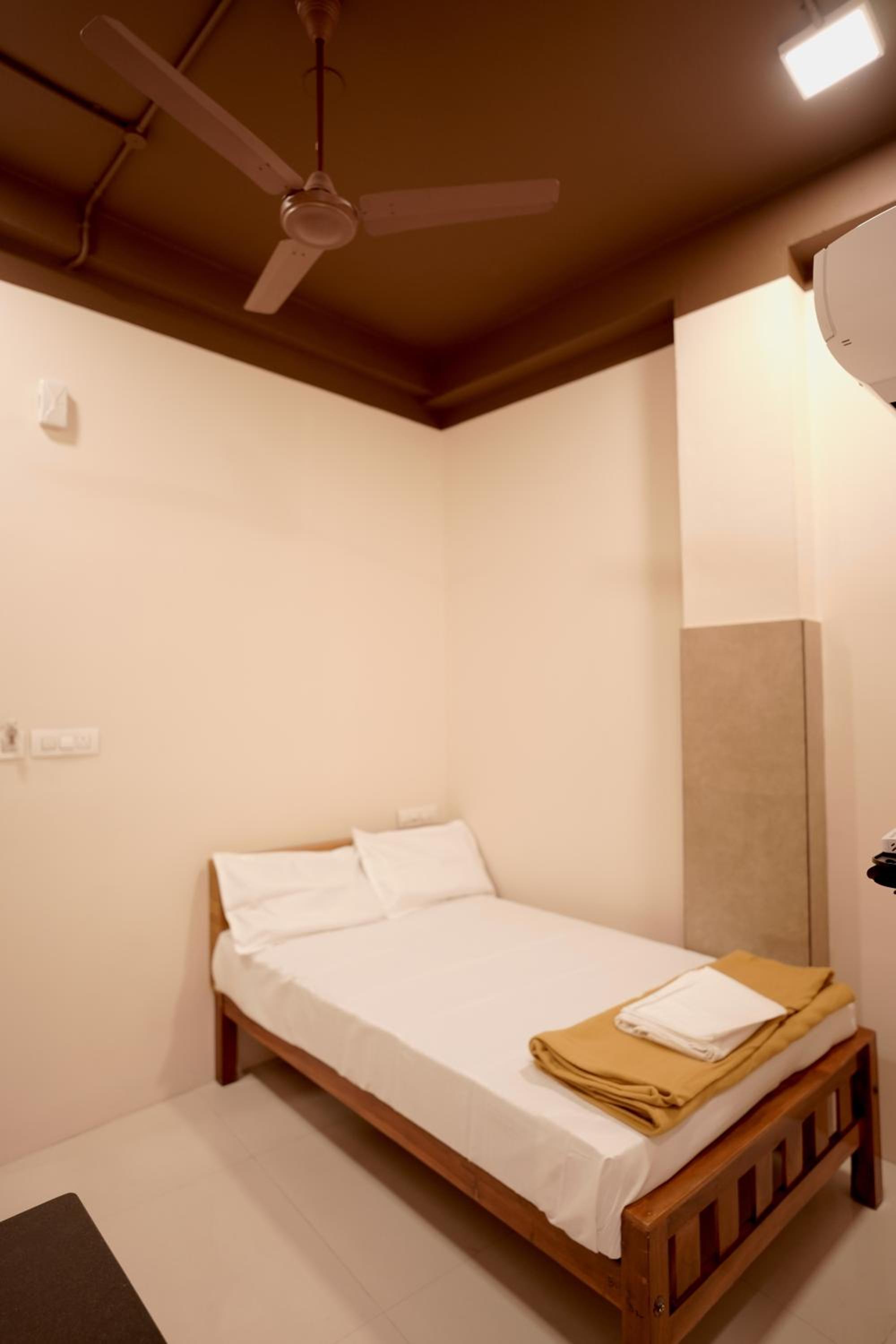 Deluxe Double Room - Photo 9