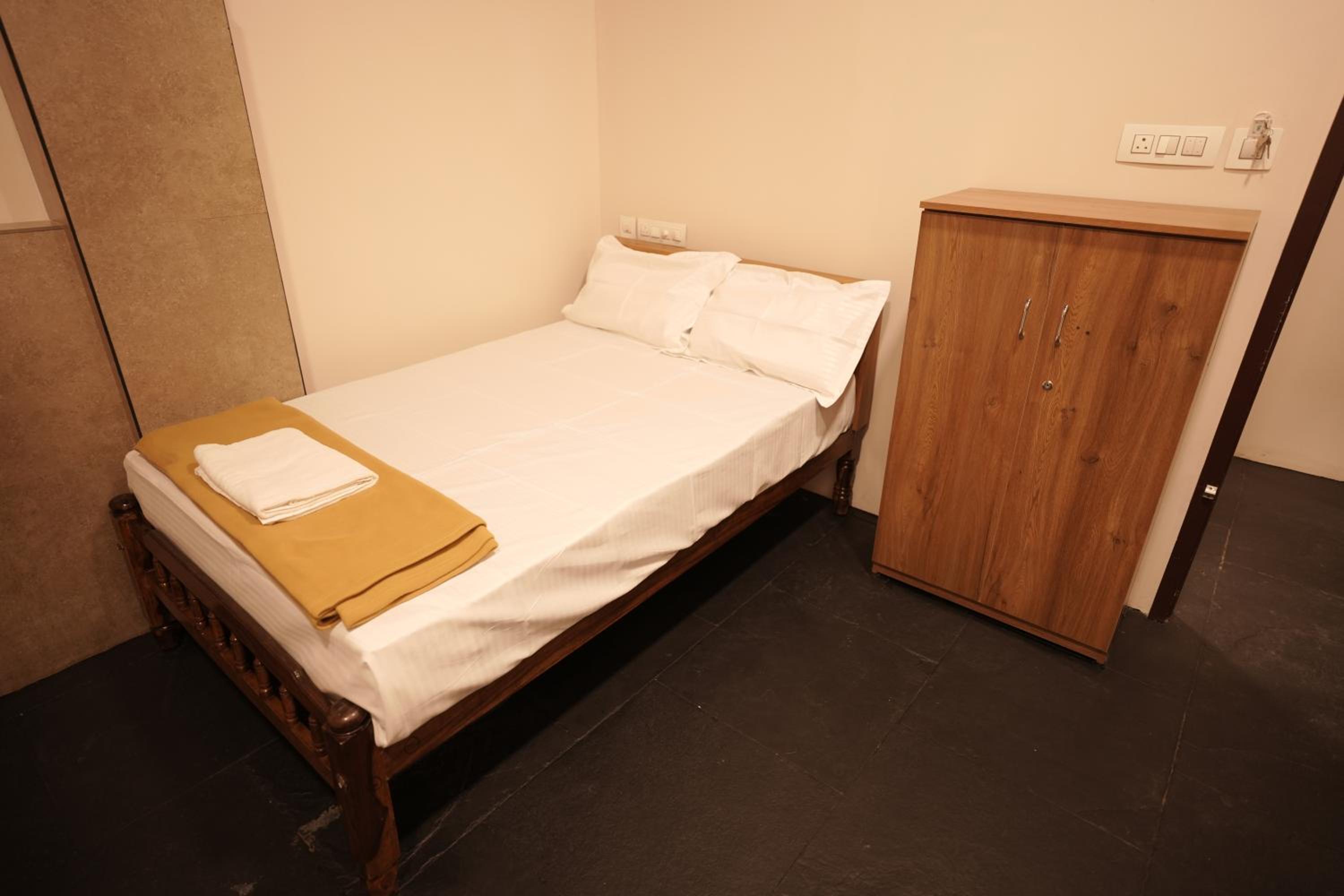 Deluxe Double Room - Photo 16
