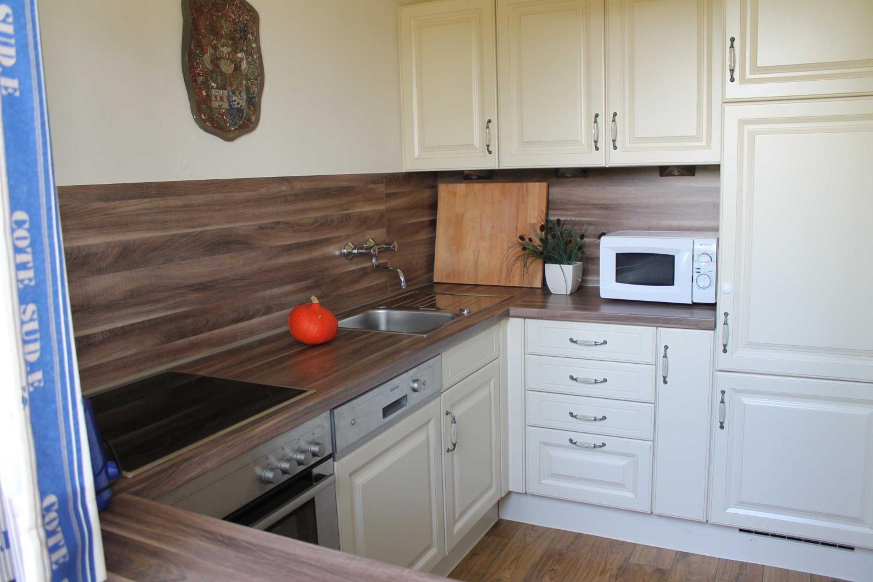 Three-Bedroom House photo 2