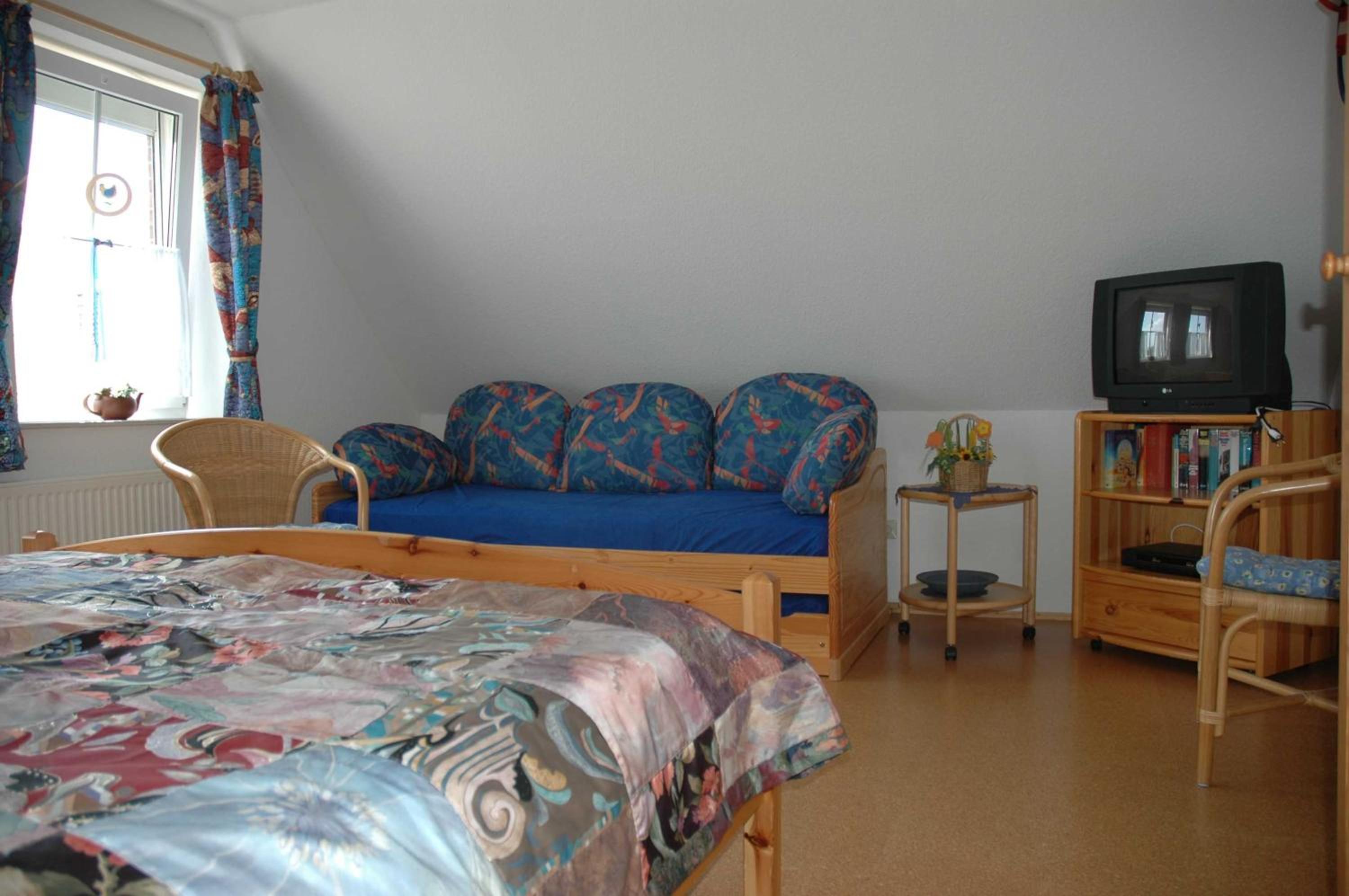 Three-Bedroom House photo 3