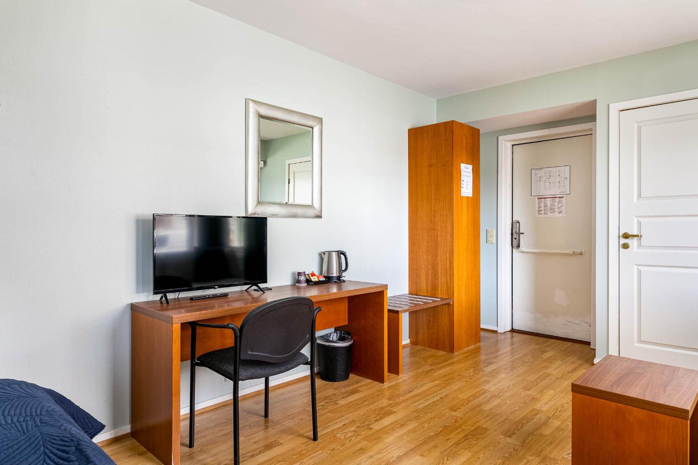 Family Room (2 Adults + 1 Child)