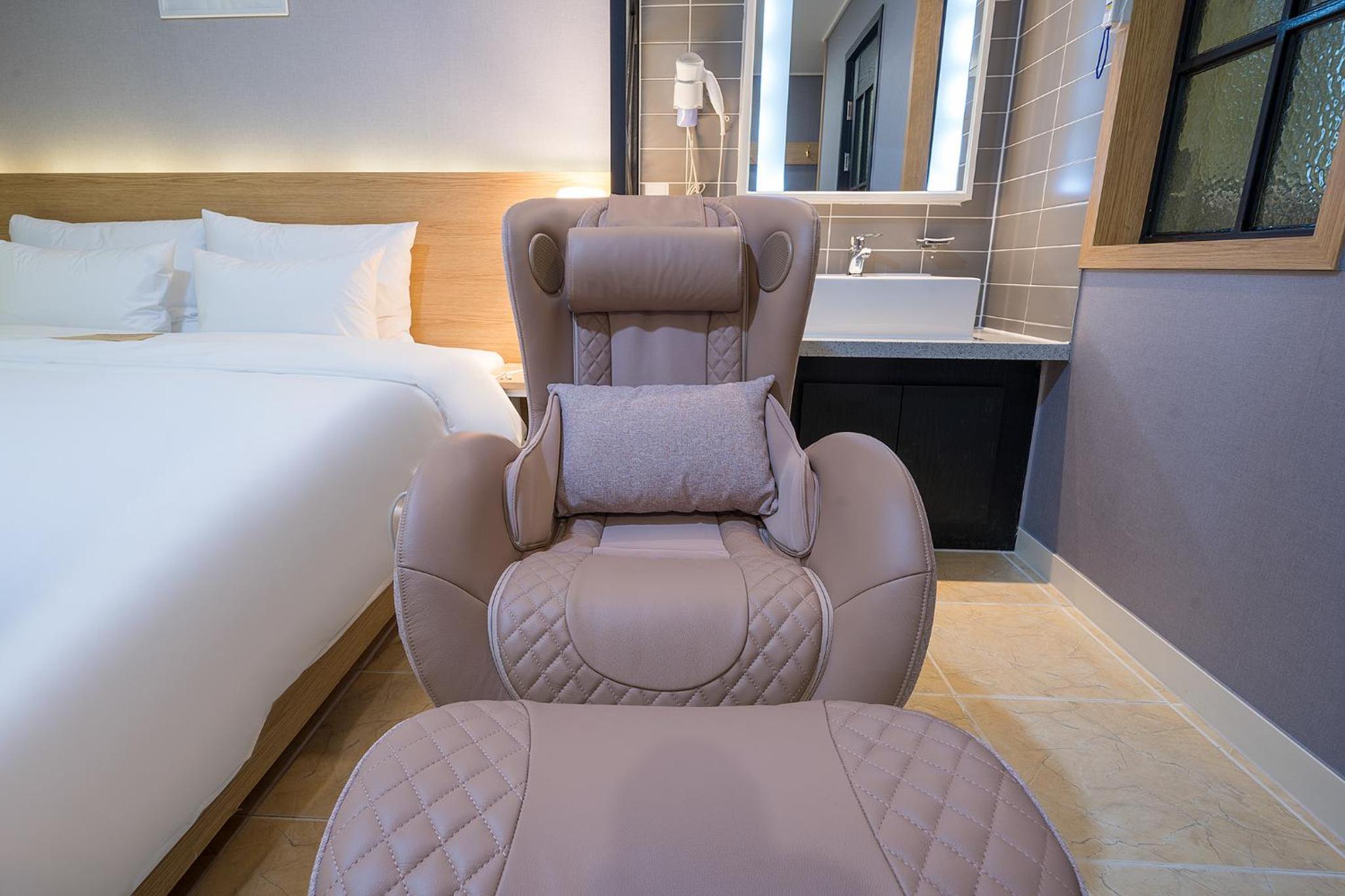 Queen Room