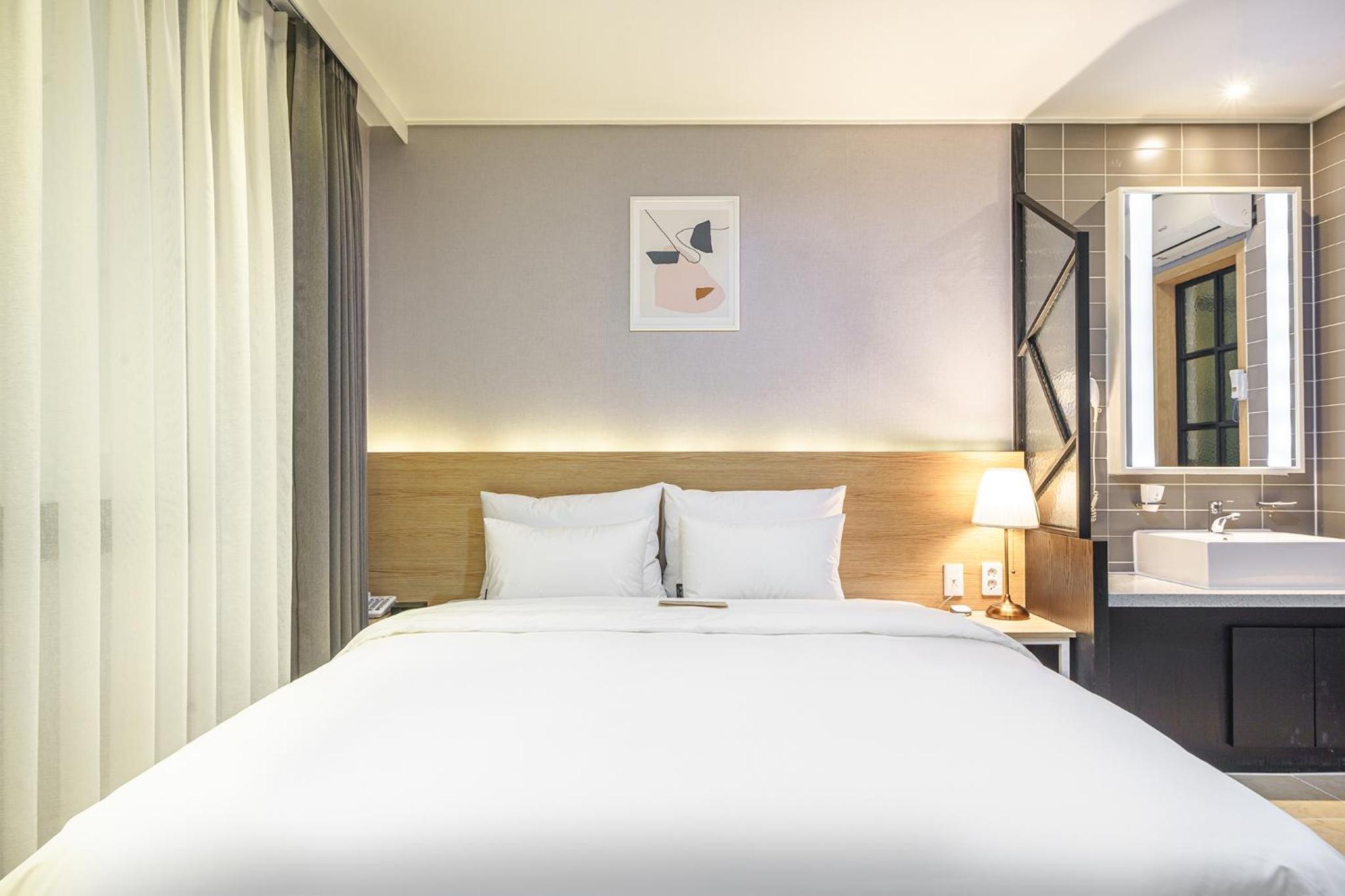 Deluxe King Room