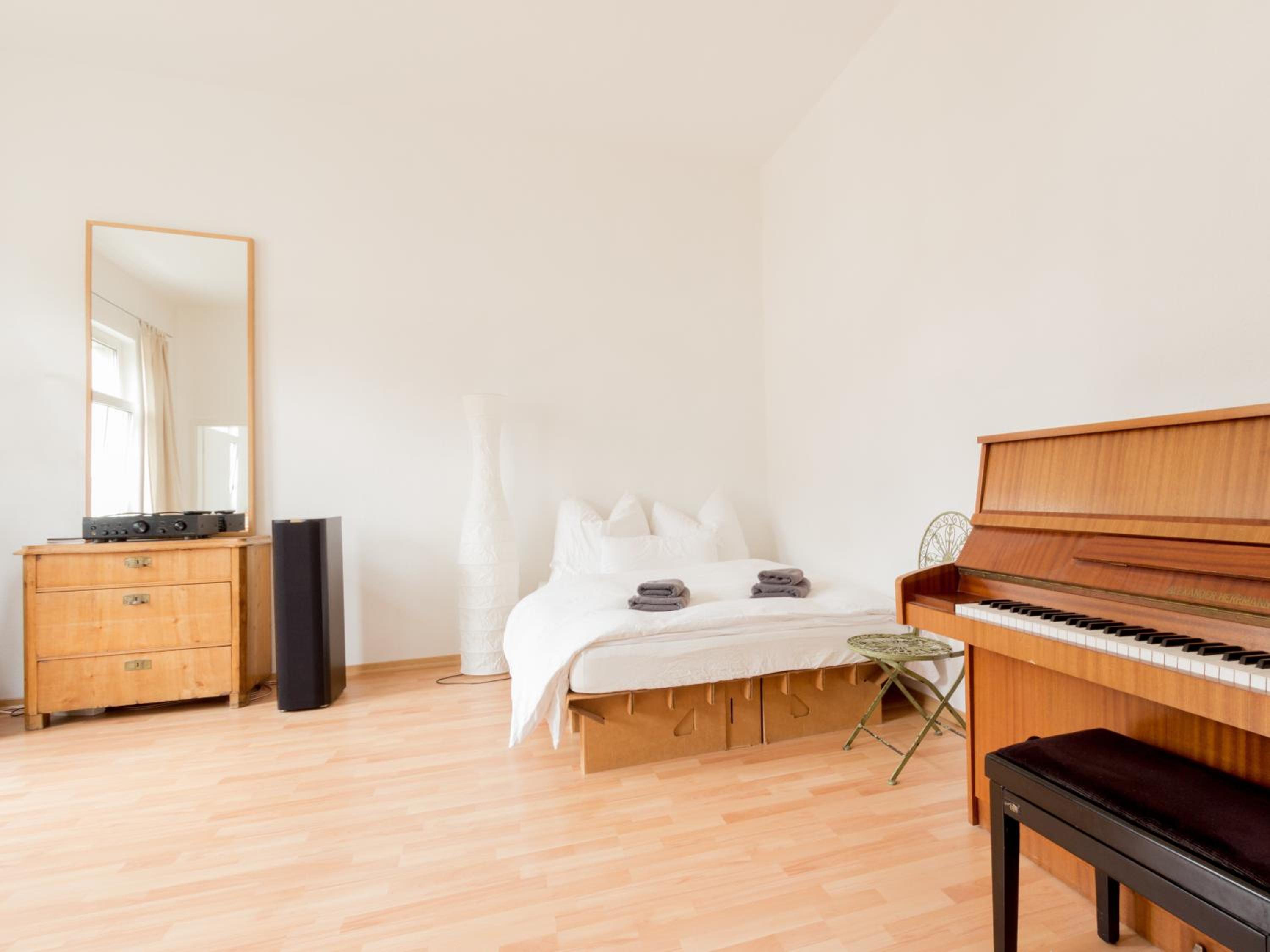 One-Bedroom Apartment - Photo 3