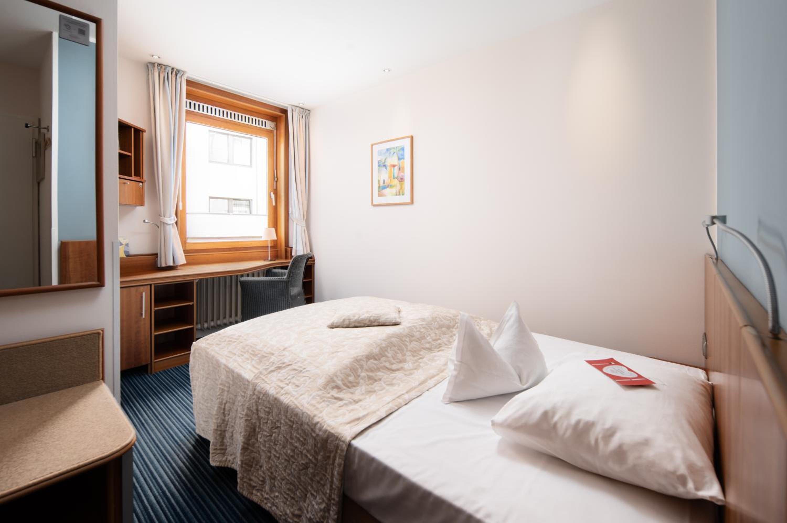 Small Double Room - Photo 2
