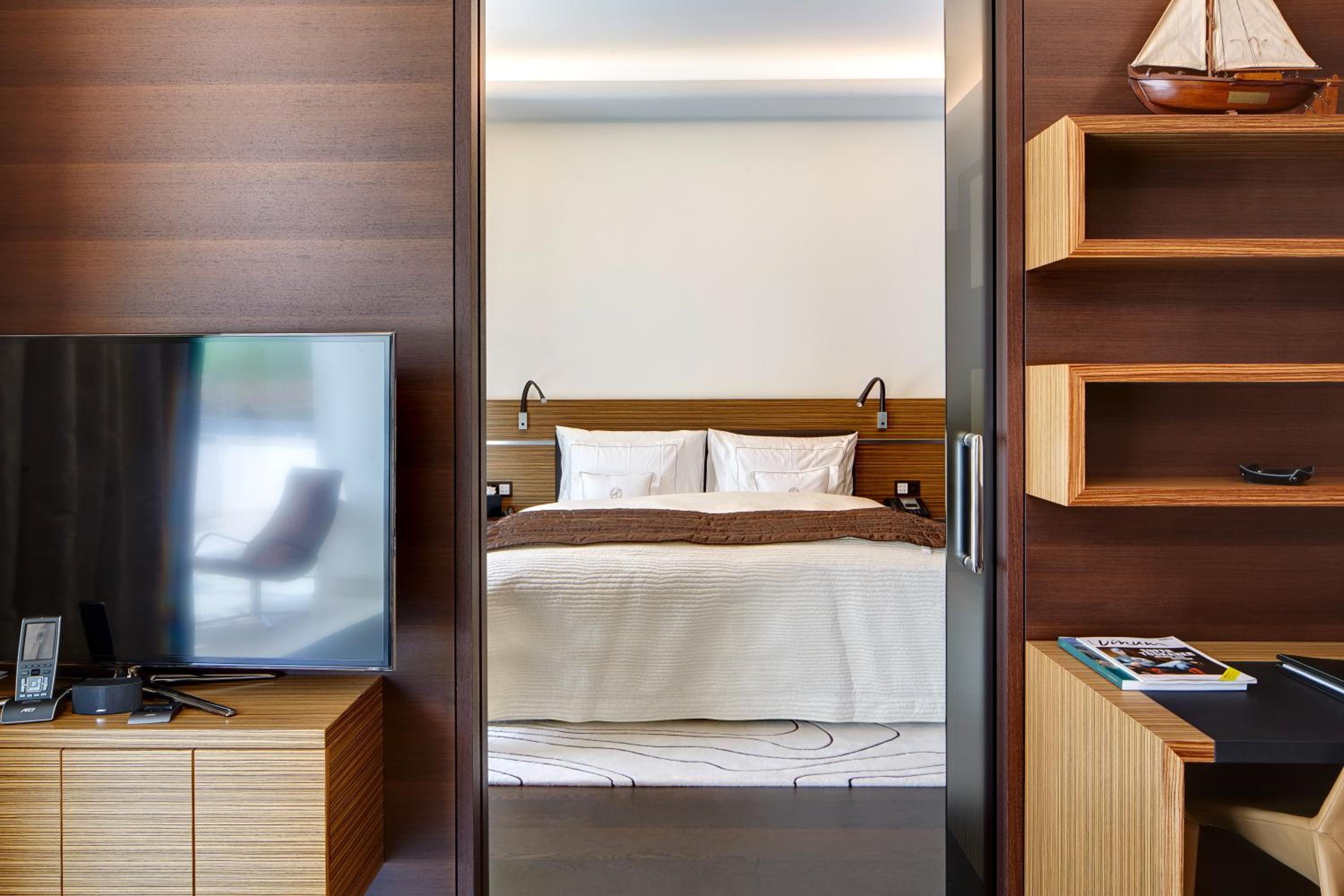 Suite with Mountain View - Photo 5