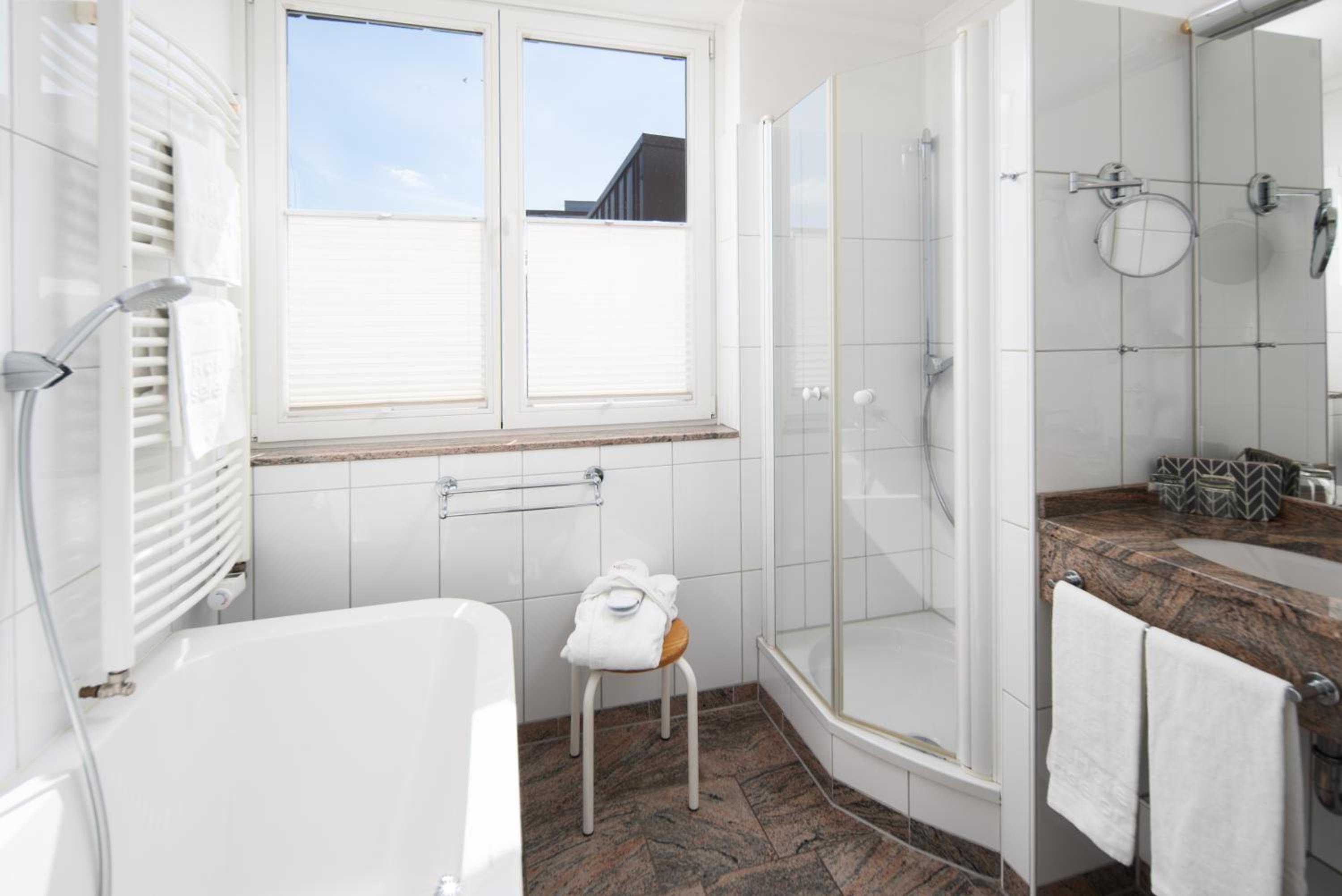 Penthouse Suite with Balcony - Photo 8