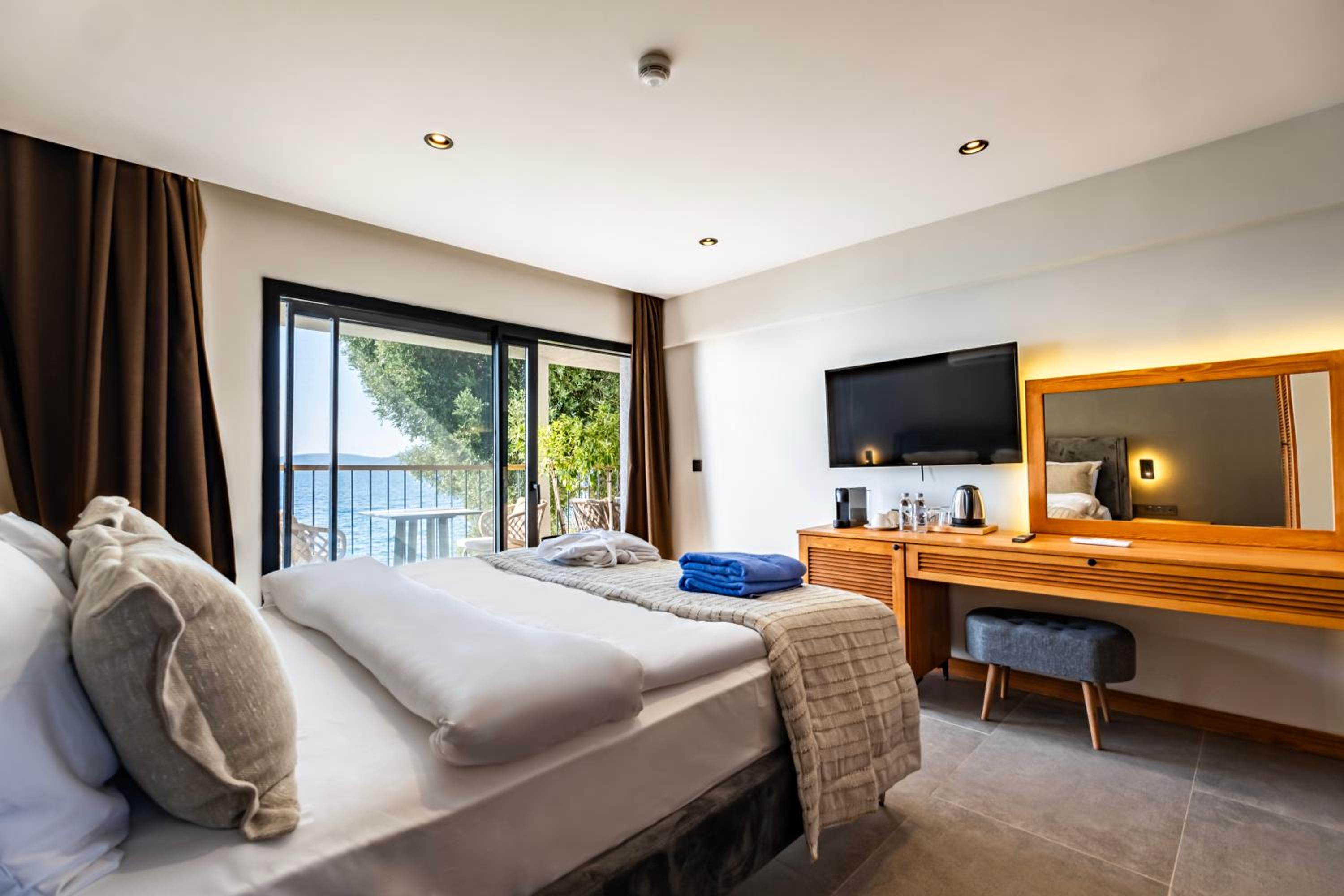 Double Room with Sea View - Photo 1