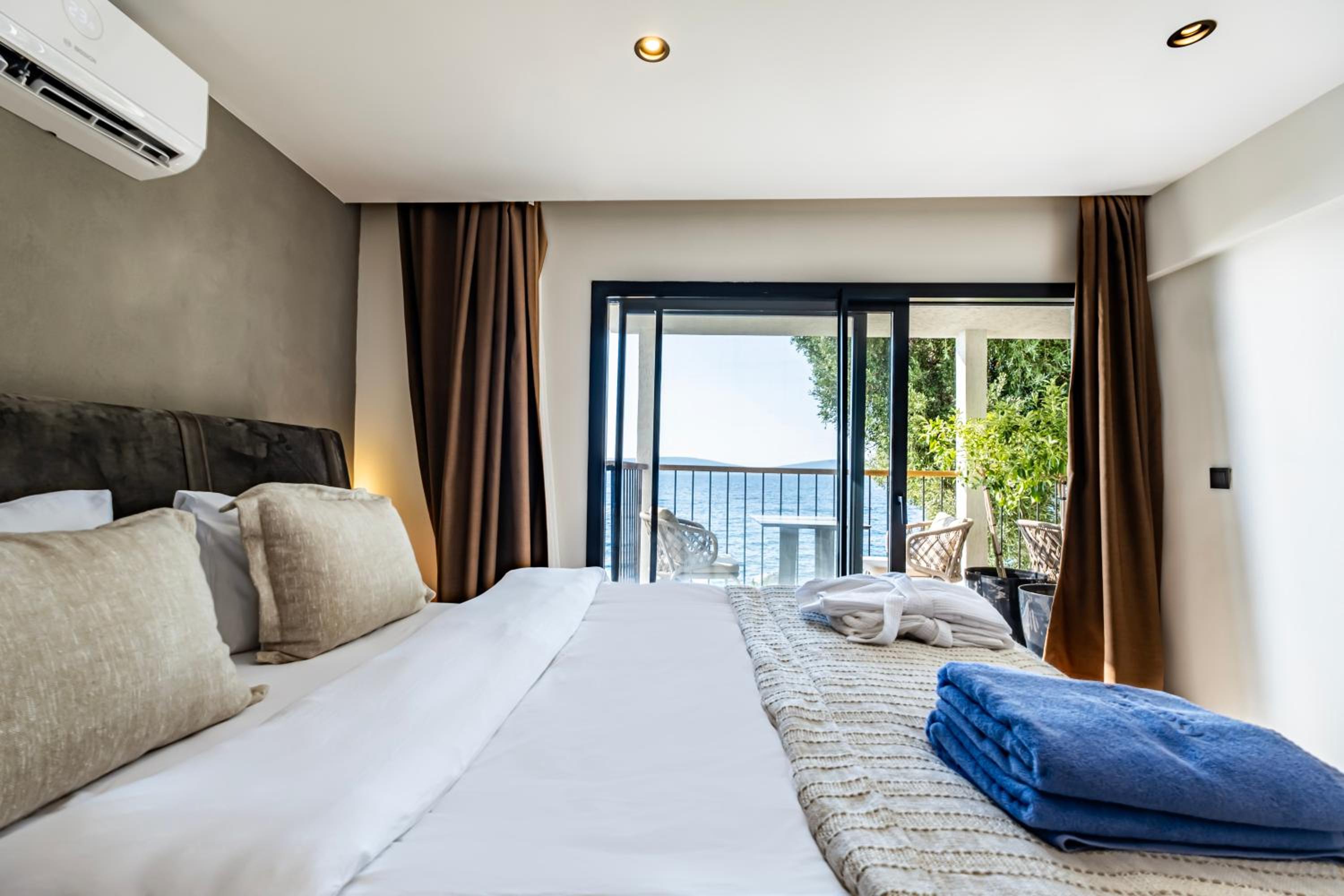 Double Room with Sea View - Photo 4