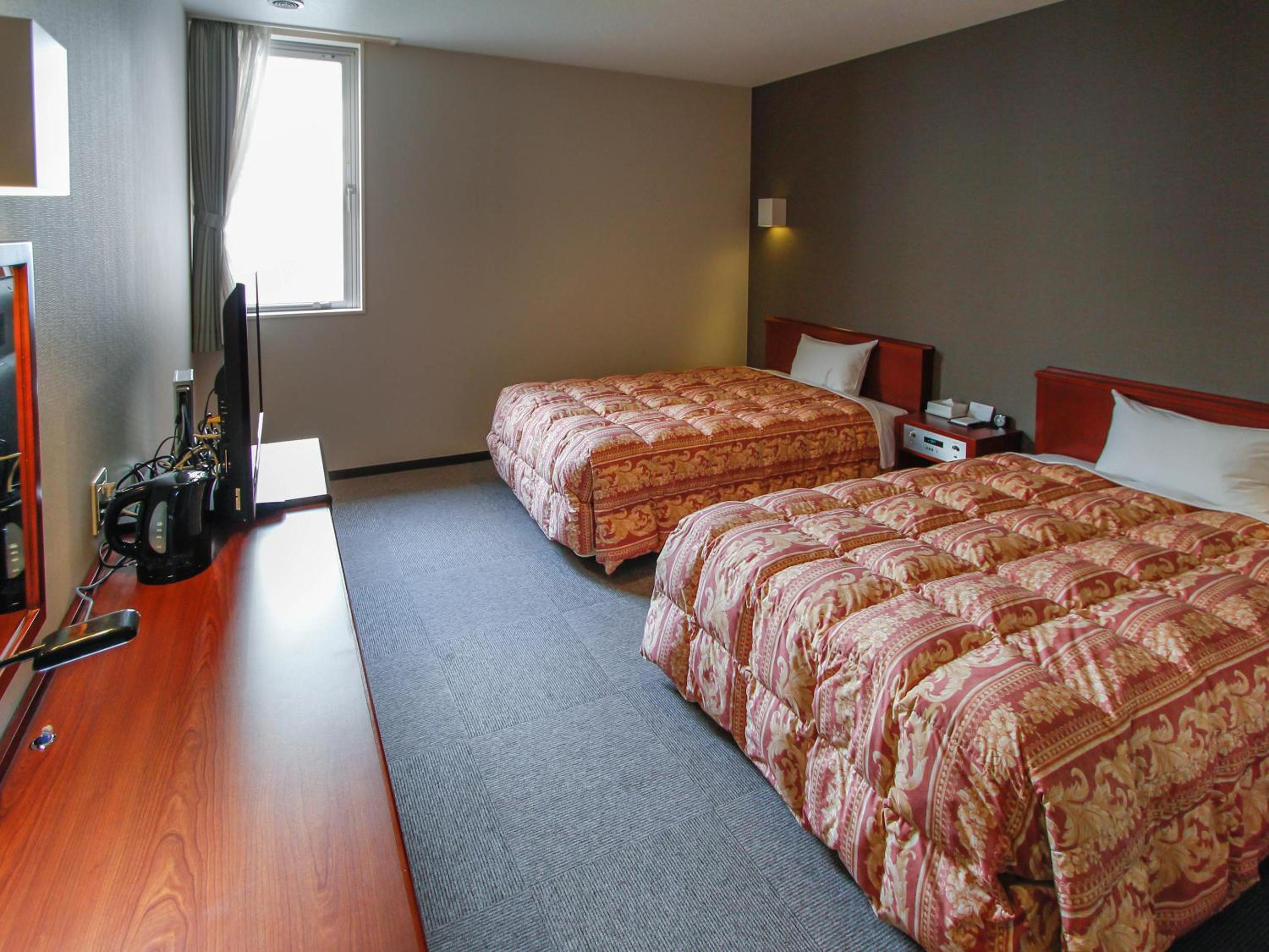Twin Room - Non-Smoking photo 3